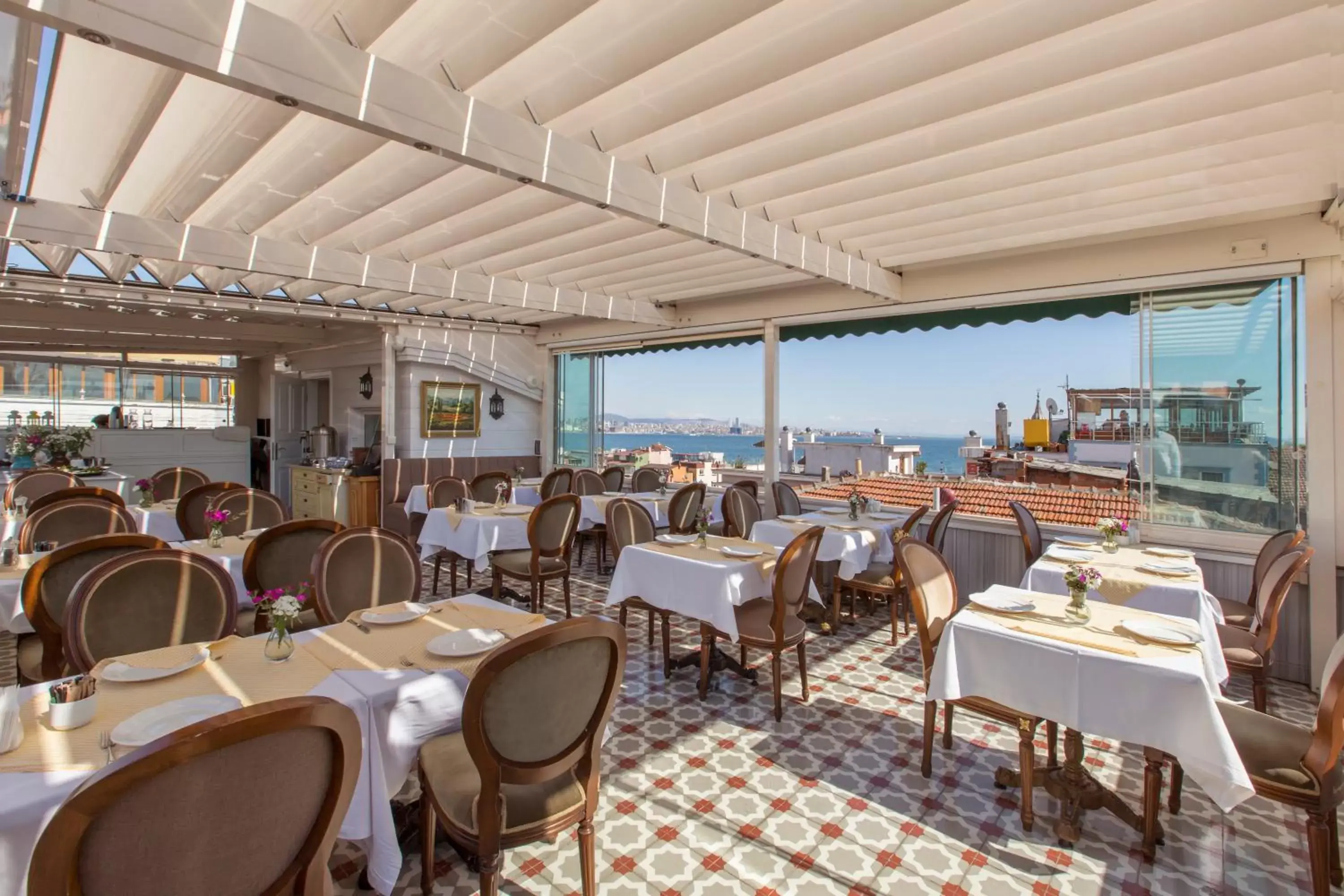 Balcony/Terrace, Restaurant/Places to Eat in Darussaade Istanbul Hotel