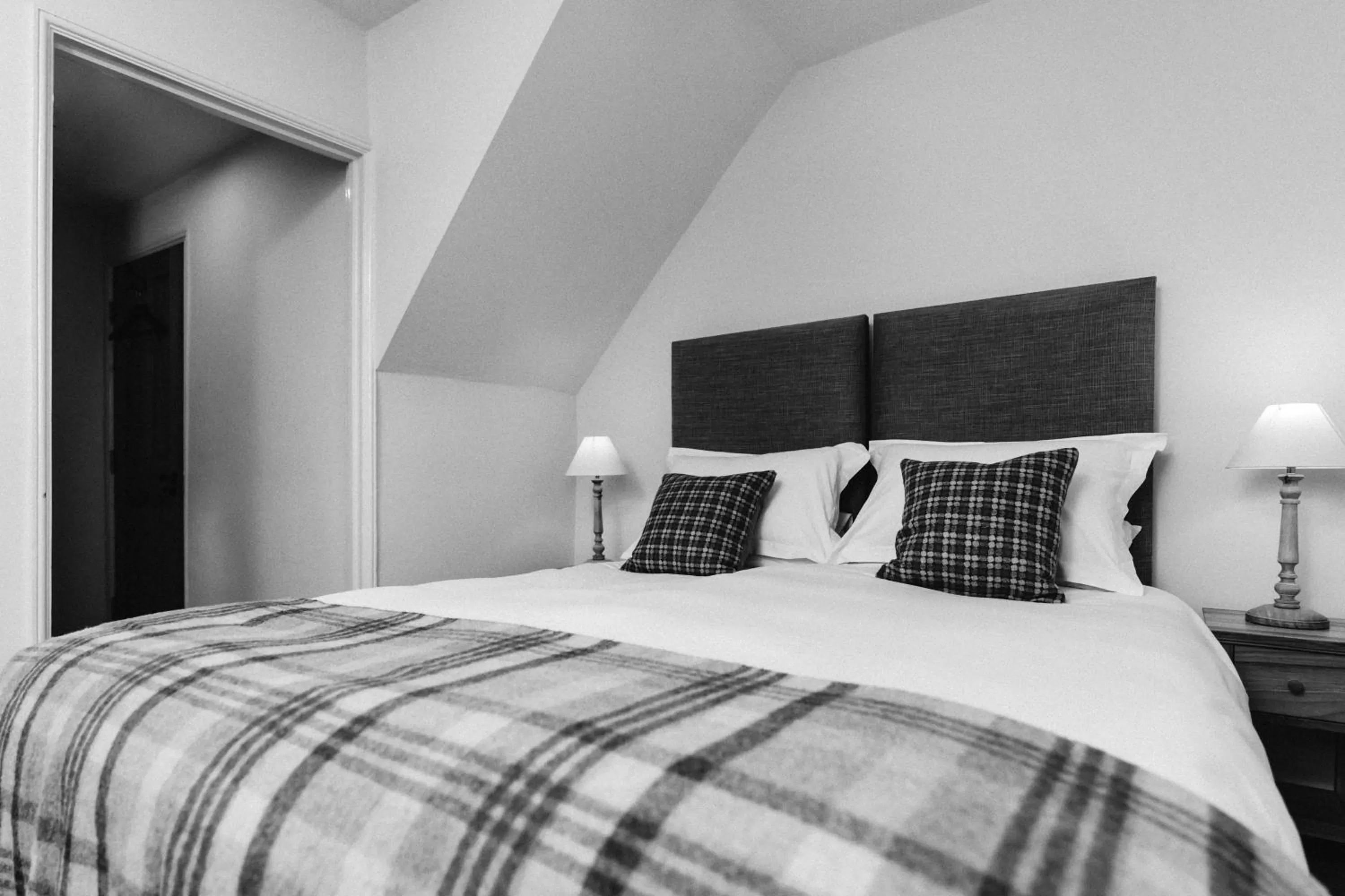 Bed in Cat and Custard Pot Inn