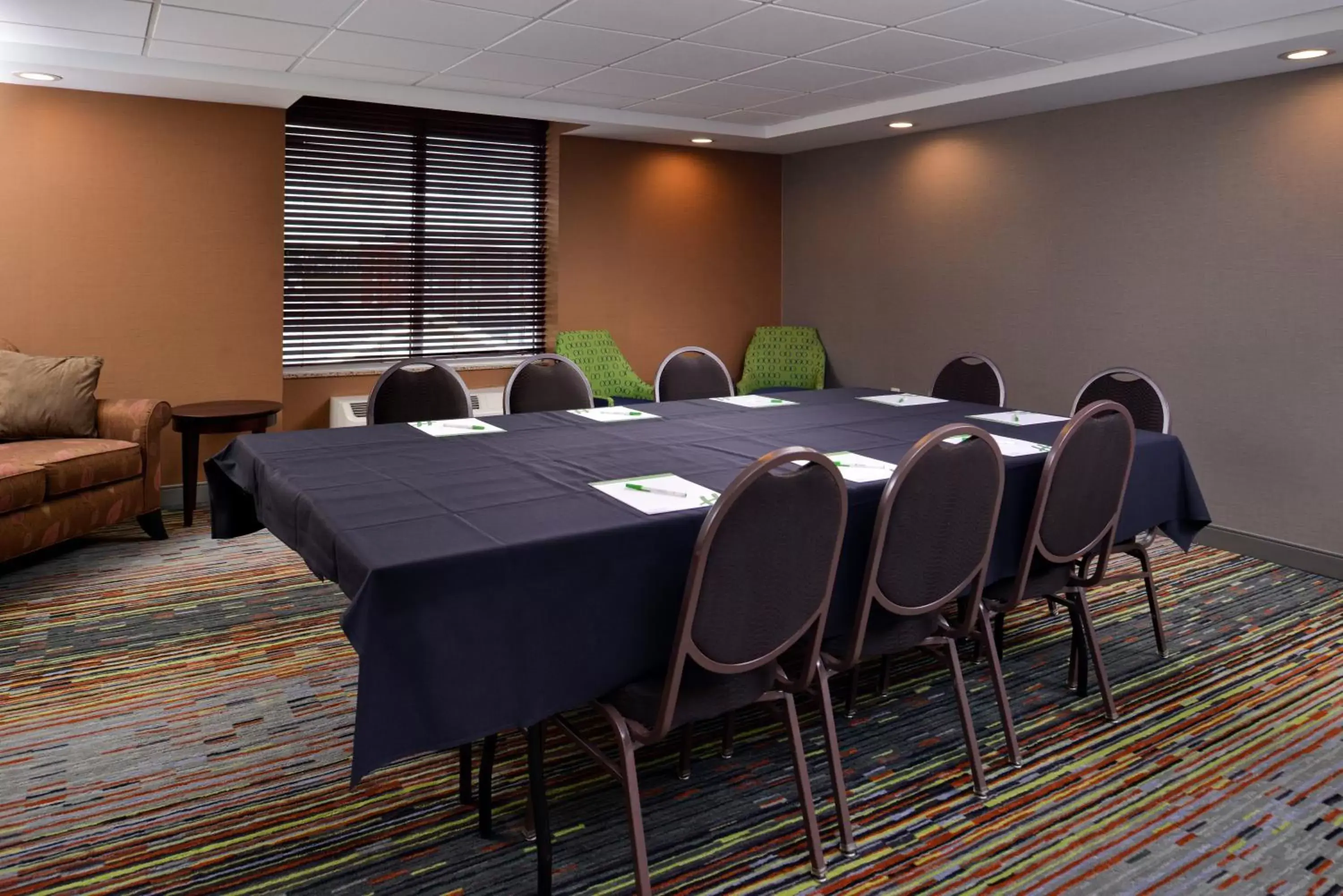 Meeting/conference room in Holiday Inn Hotel & Suites Rochester - Marketplace, an IHG Hotel