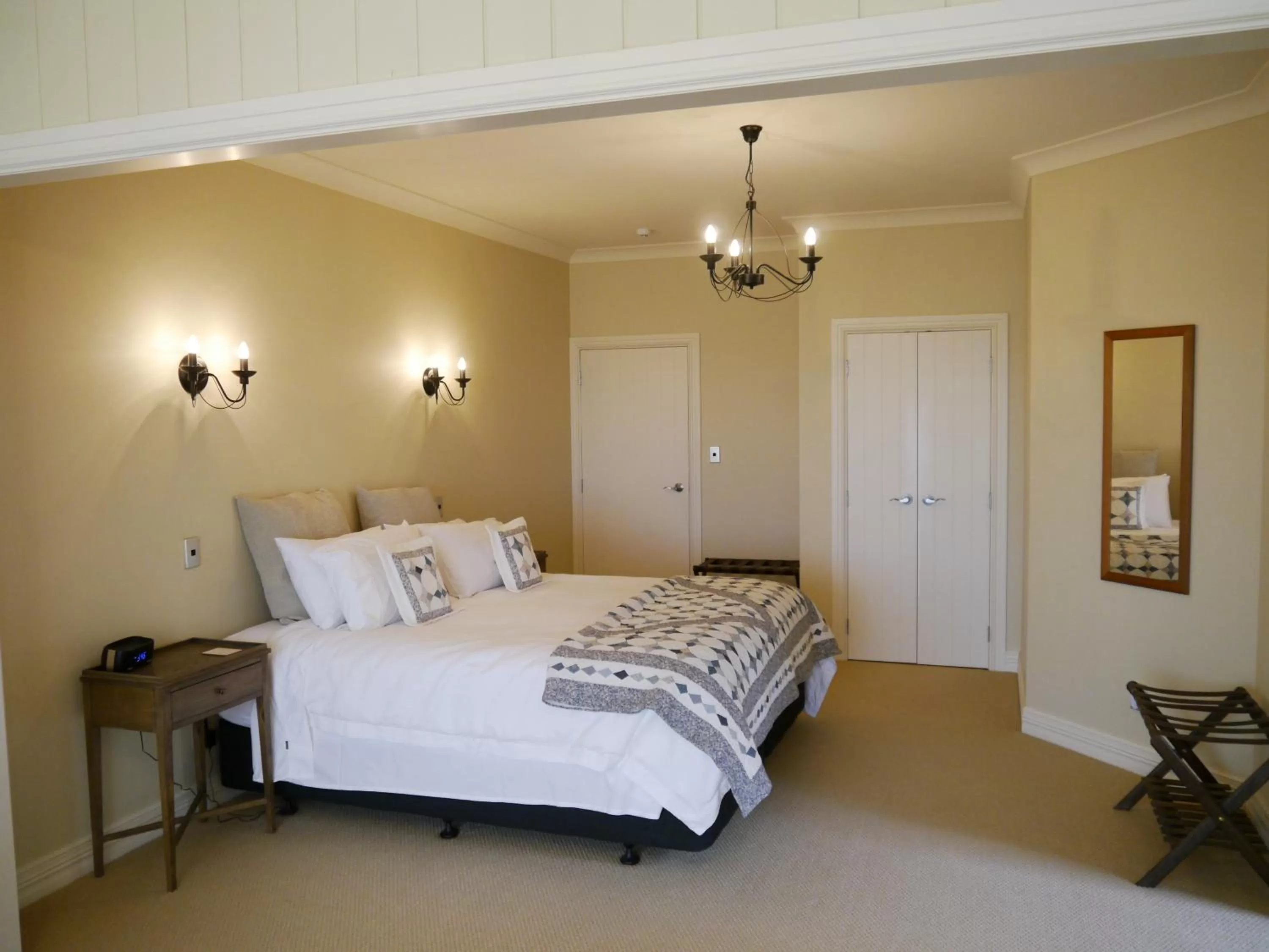 Bedroom, Bed in Country Lodge Kinloch