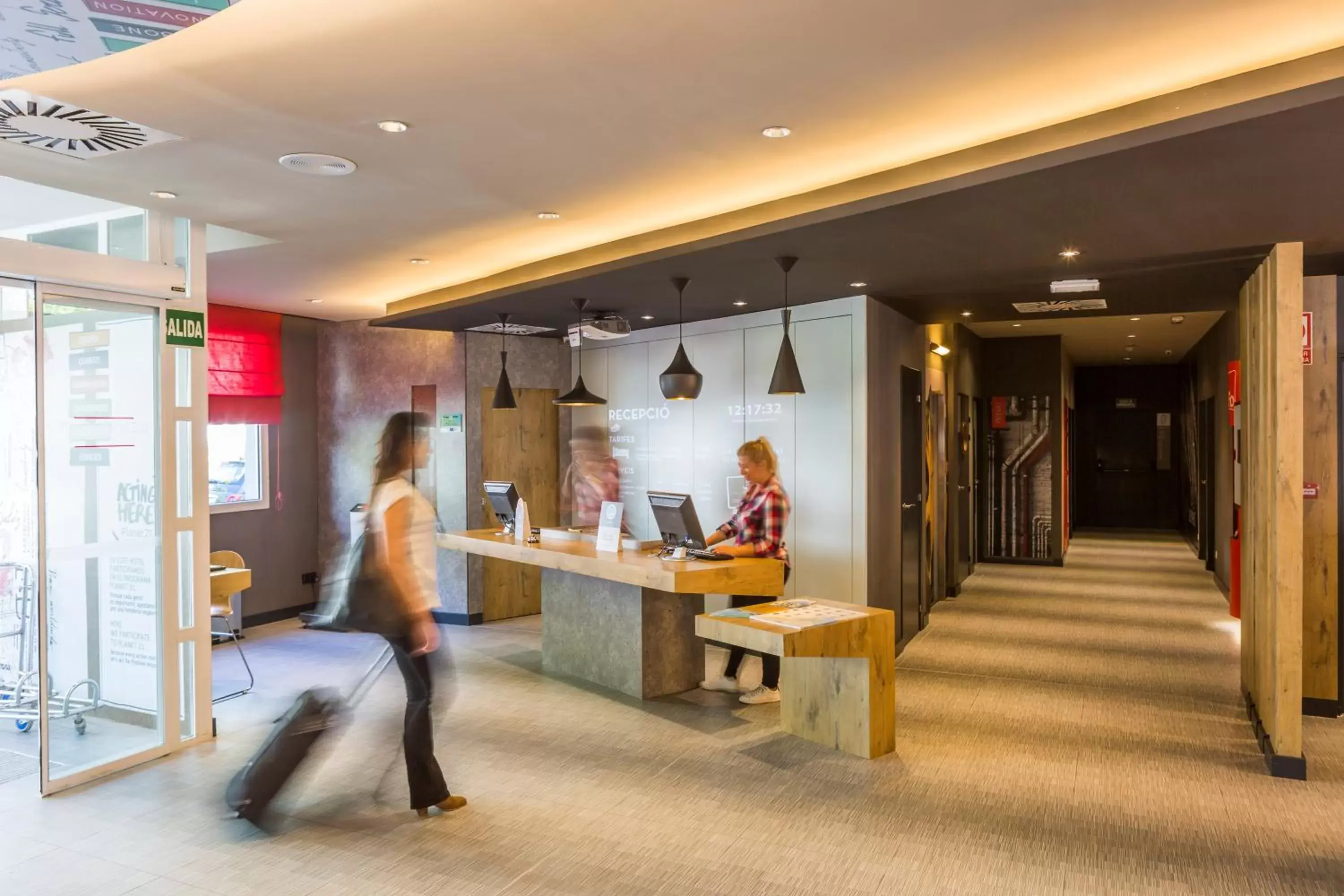 Lobby or reception in Ibis Barcelona Castelldefels