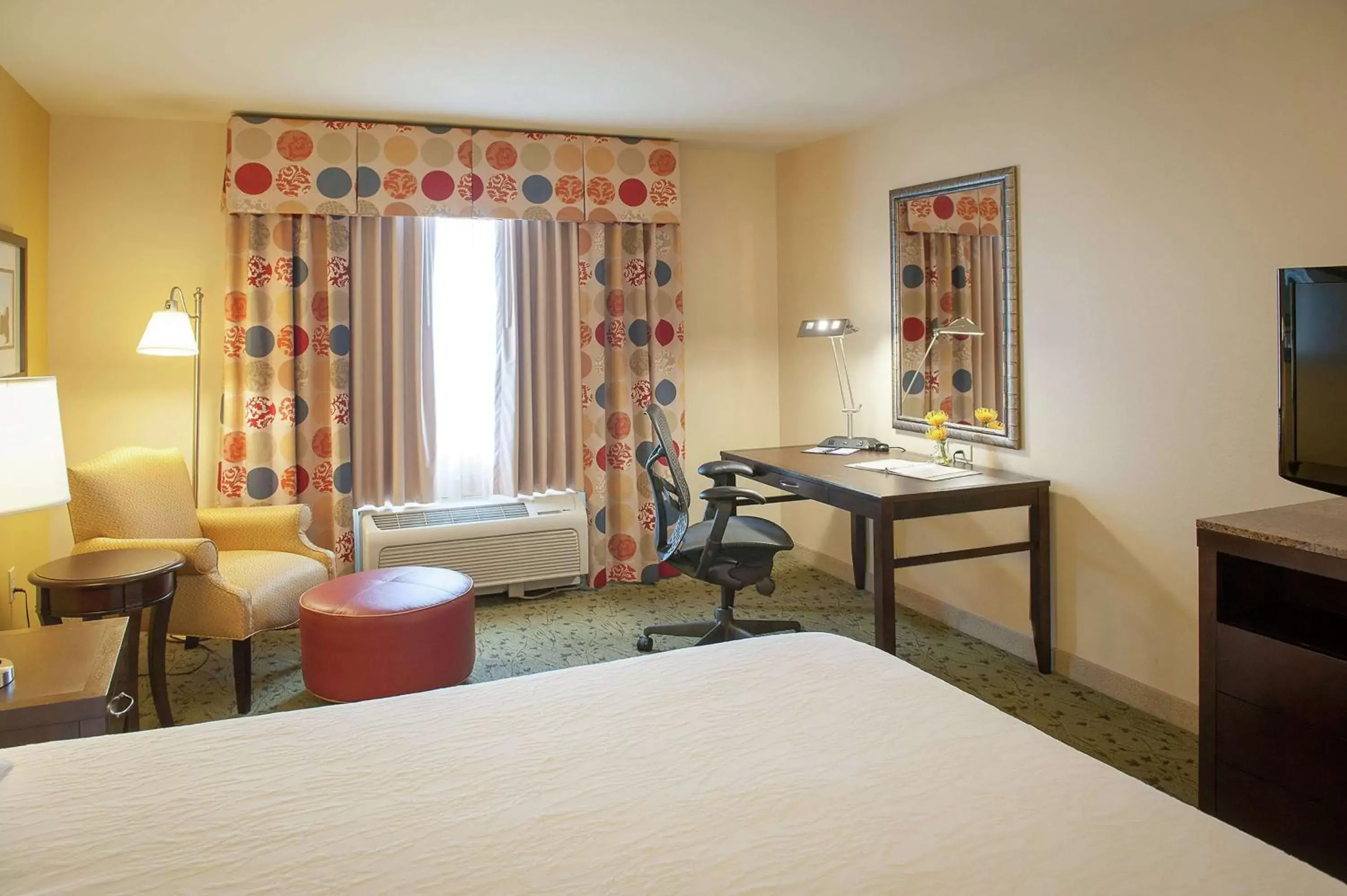 Bedroom, Seating Area in Hilton Garden Inn Pensacola Airport/Medical Center