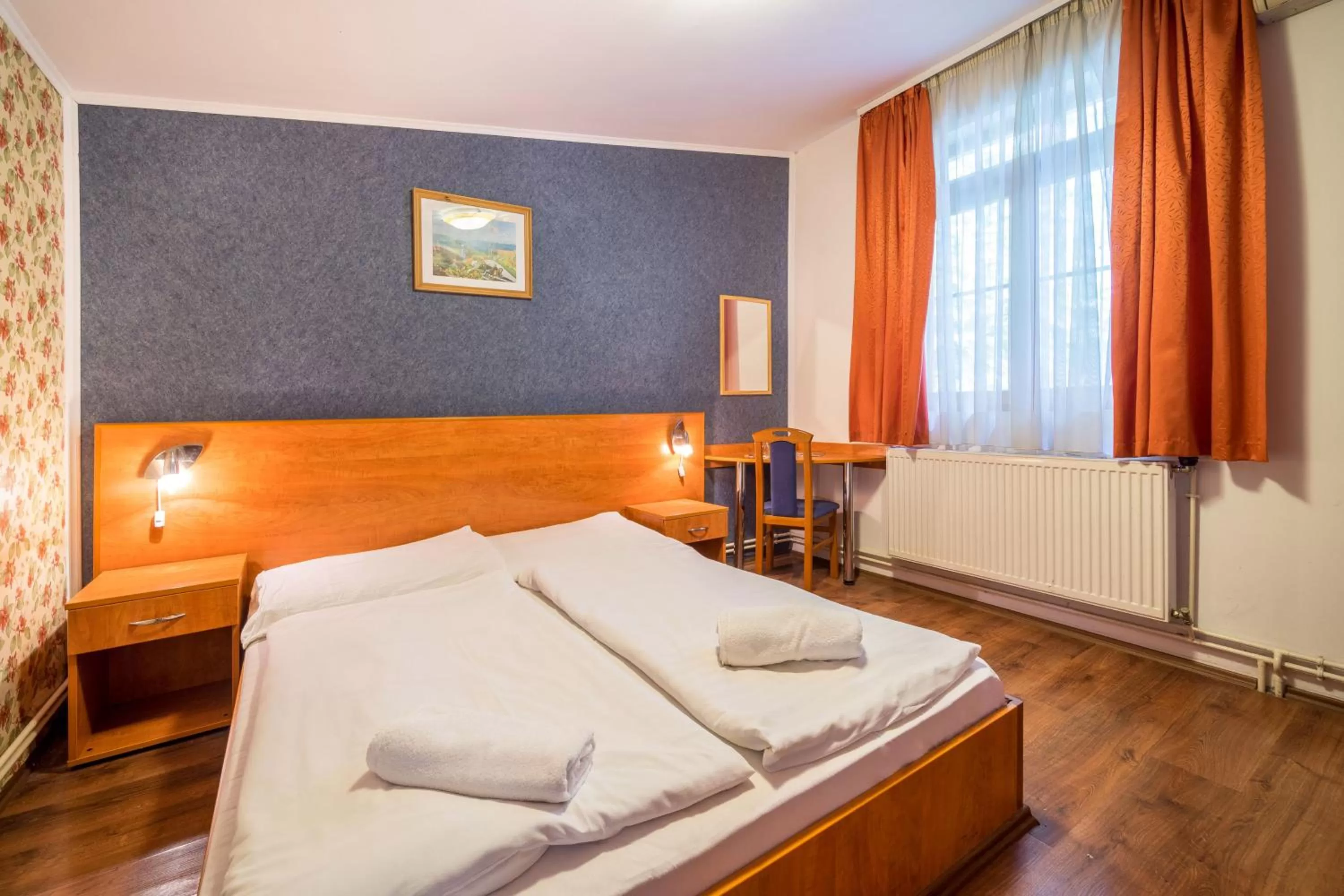 Photo of the whole room, Bed in Easy Star Hotel