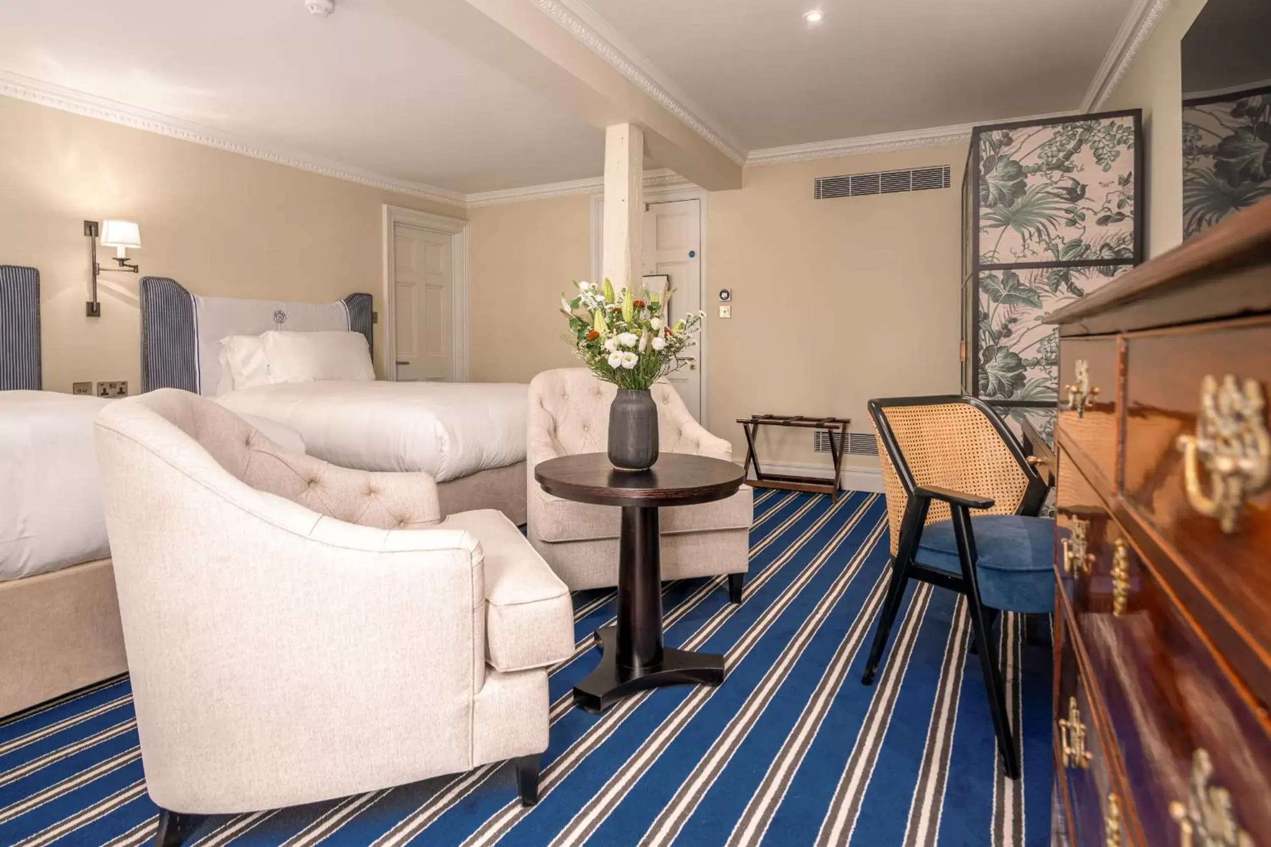 Bedroom, Seating Area in The Relais Henley