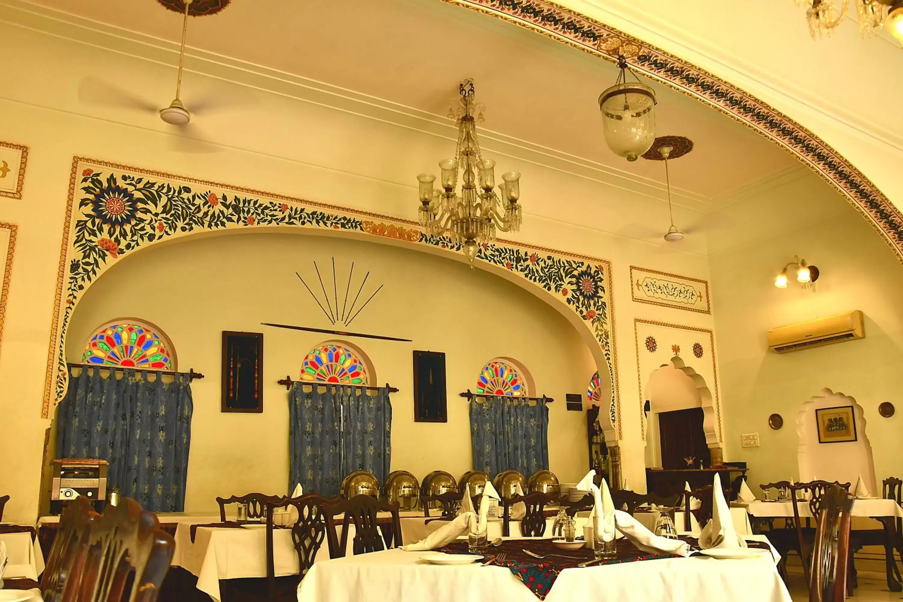 Restaurant/Places to Eat in Khandela Haveli - a Boutique Heritage Hotel