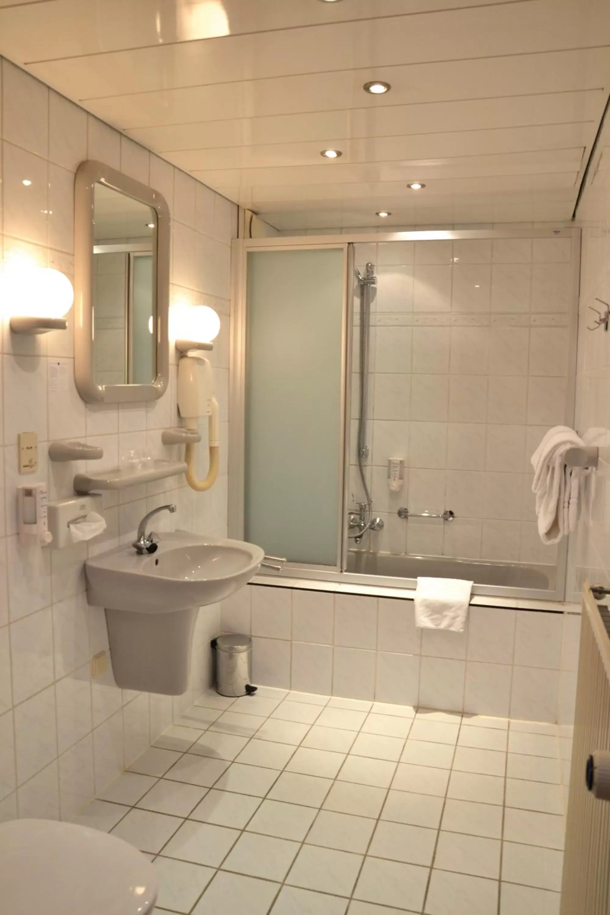 Bathroom in Fletcher Hotel Restaurant Marijke Bathroom in Fletcher Hotel Restaurant Marijke