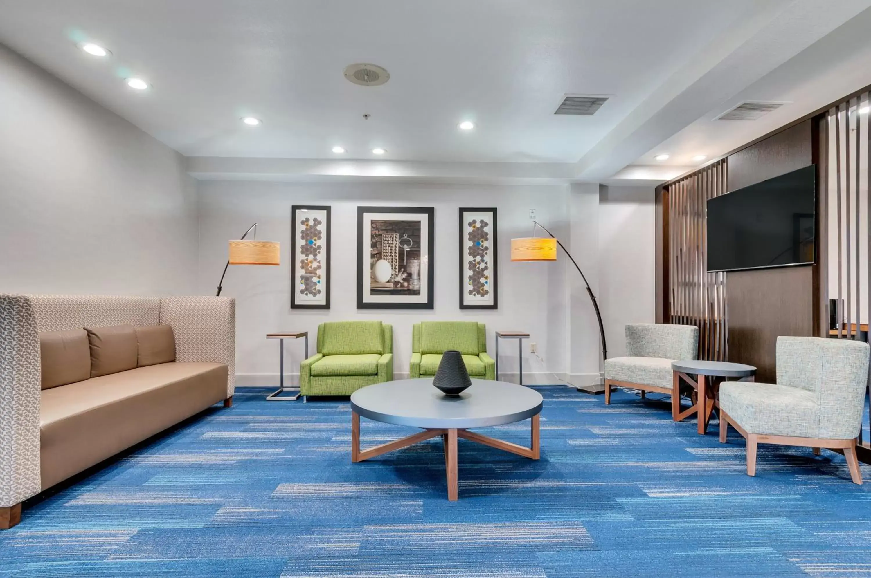 Property building, Seating Area in Holiday Inn Express Hotel & Suites Lake Elsinore, an IHG Hotel