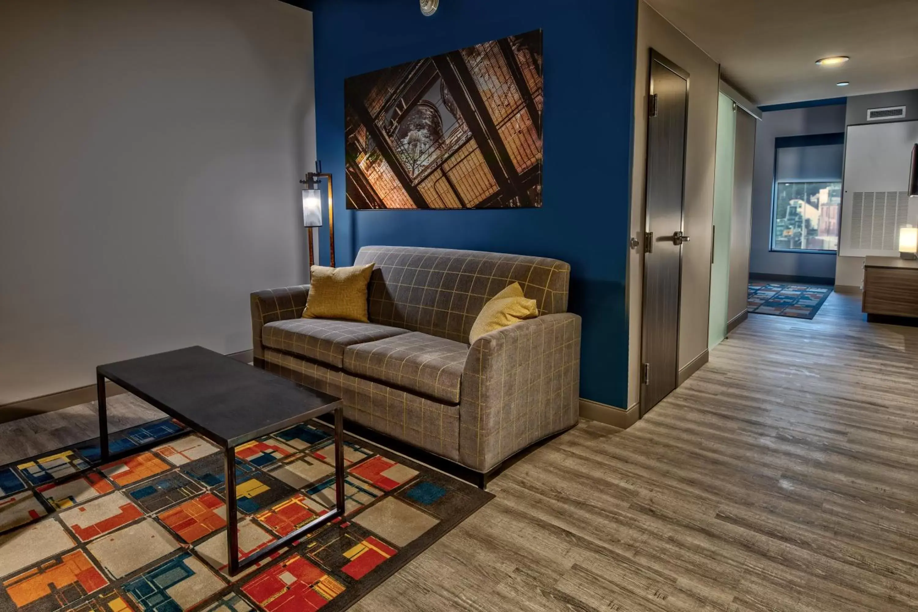 Photo of the whole room, Seating Area in Hotel Indigo Pittsburgh University - Oakland, an IHG Hotel