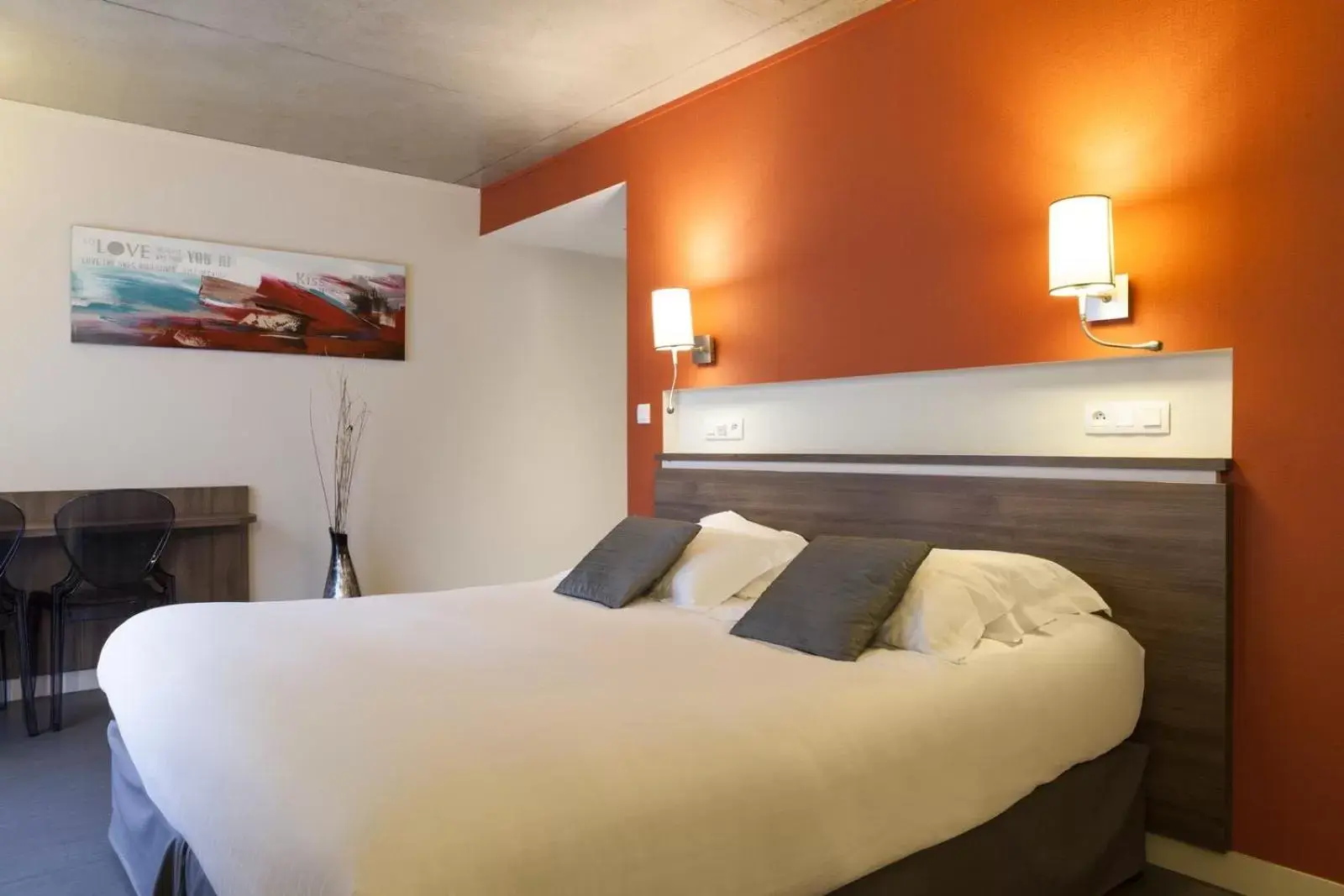 Photo of the whole room, Bed in The Originals Boutique, Hôtel La Chaussairie, Rennes Sud (Inter-Hotel)
