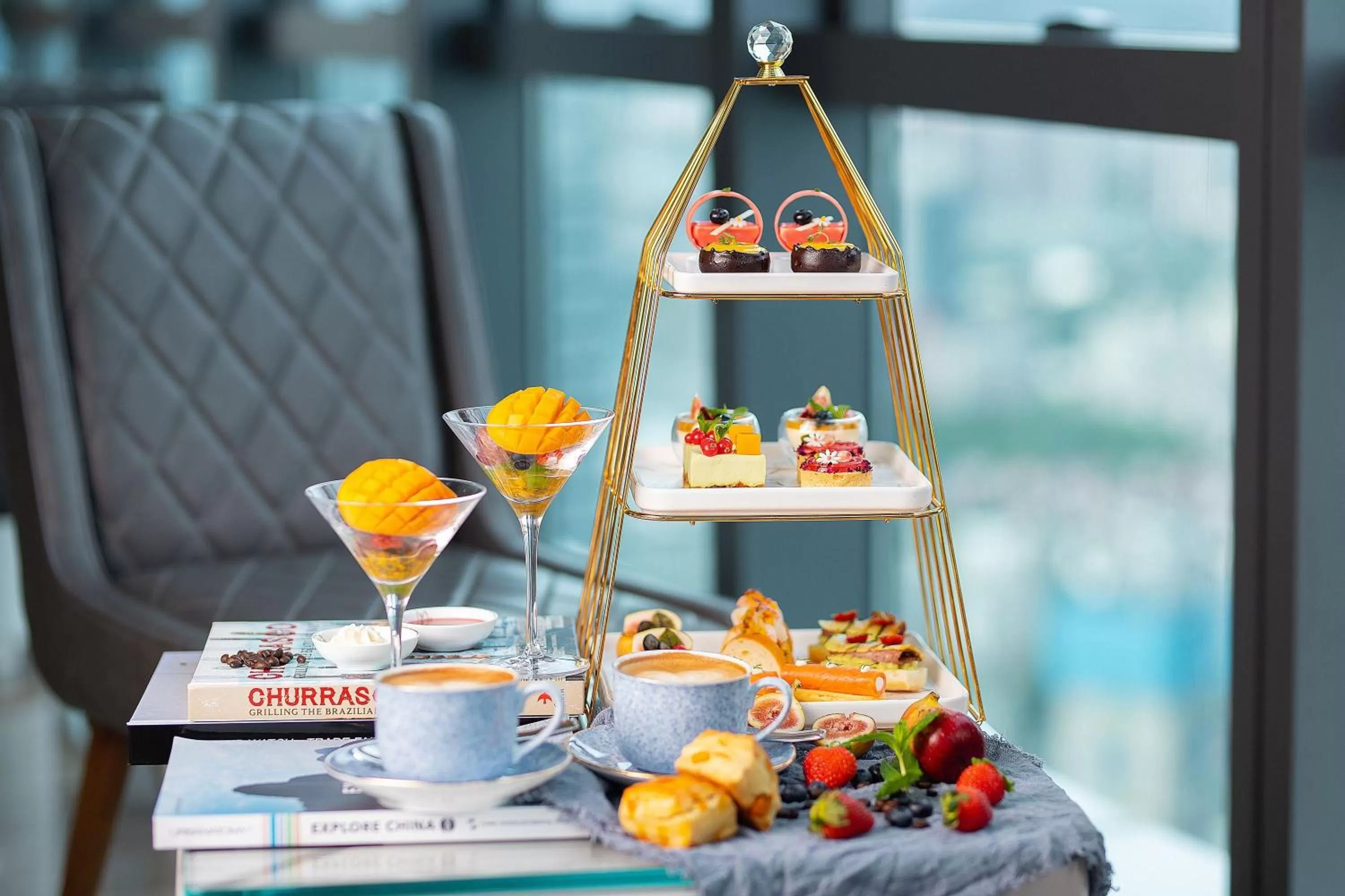 Lounge or bar in Crowne Plaza Shenzhen Nanshan by IHG