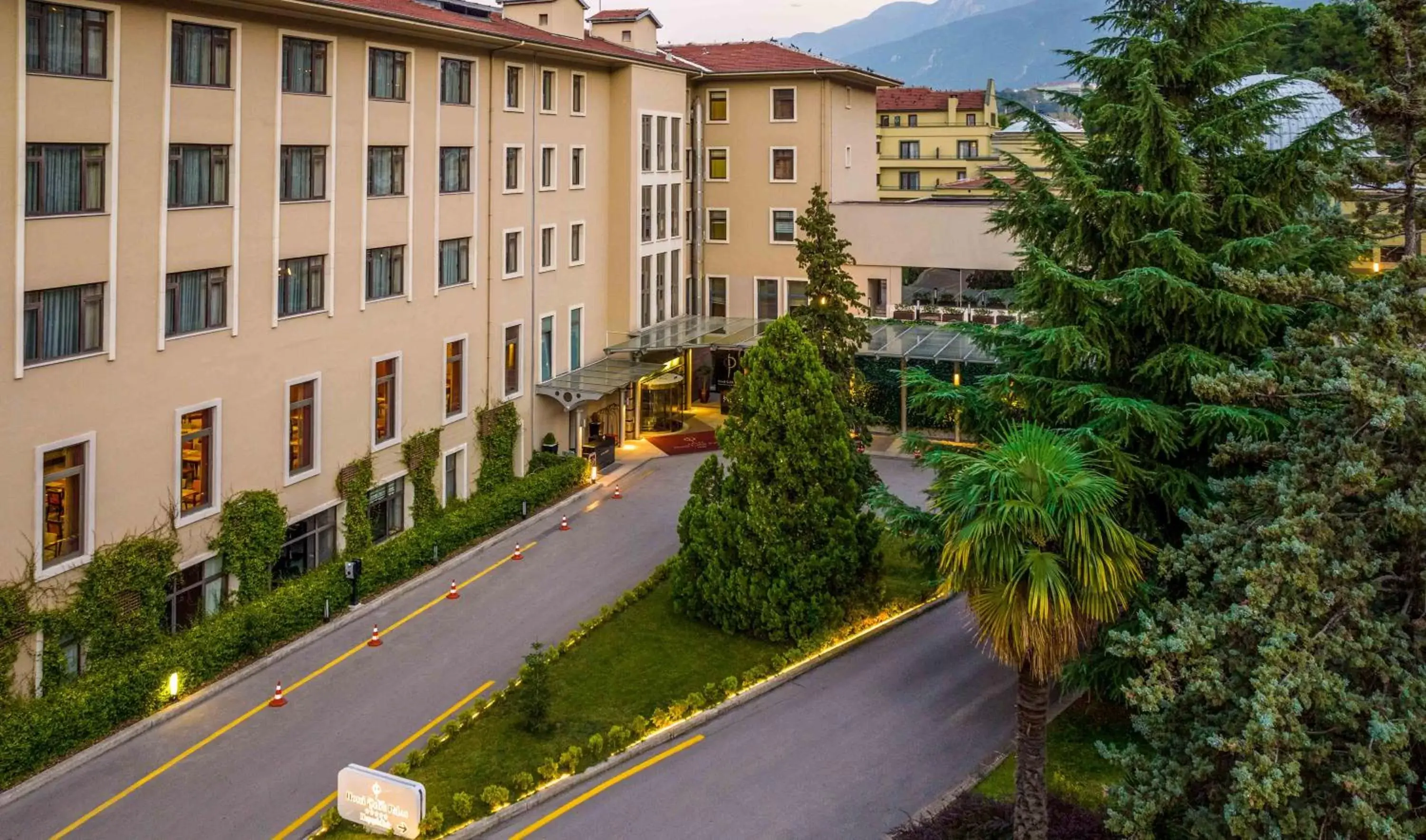 Property building in Hotel Çelik Palas Convention Center & Thermal SPA