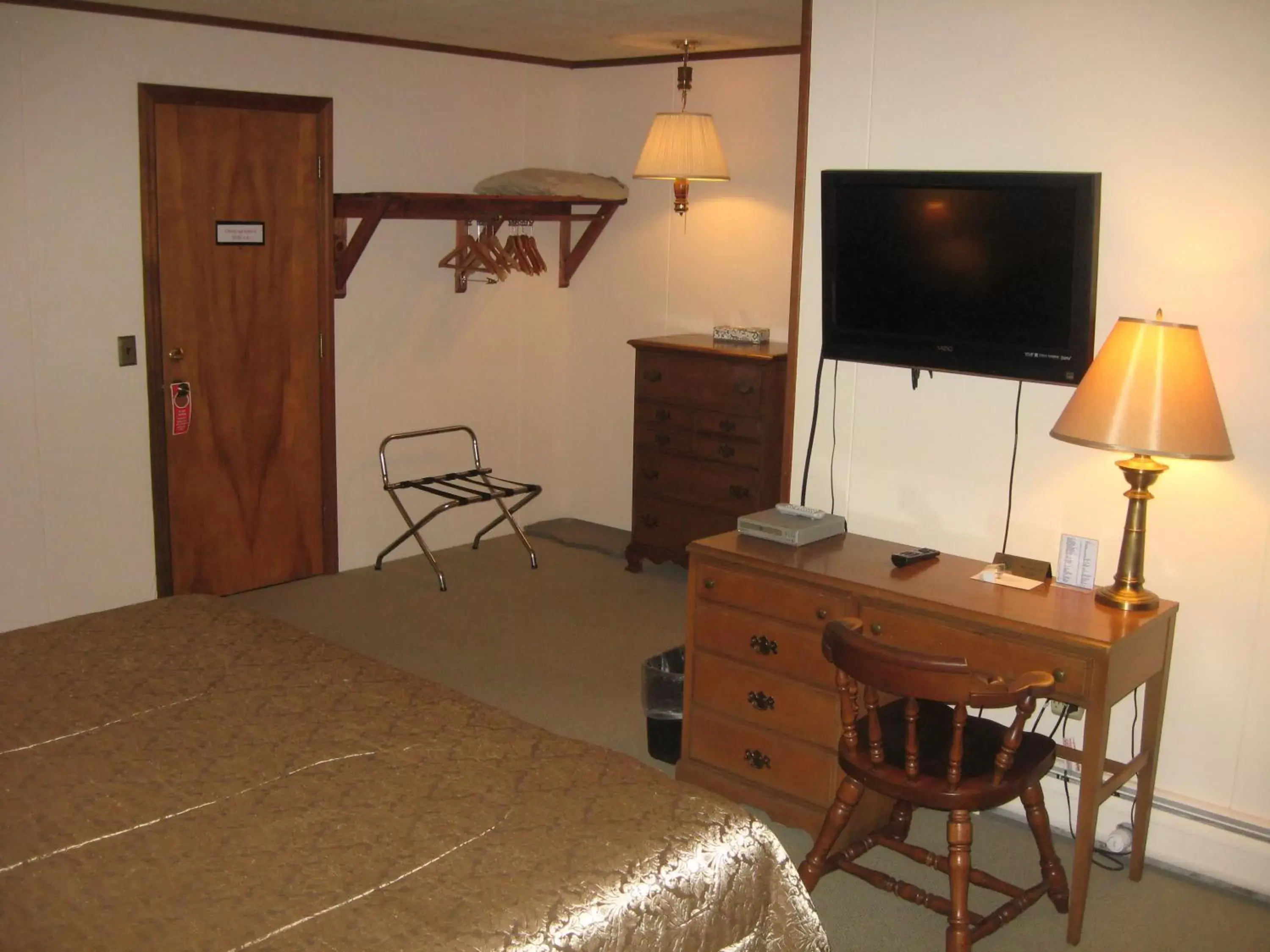 Bedroom, TV/Entertainment Center in Big Bears Lodge