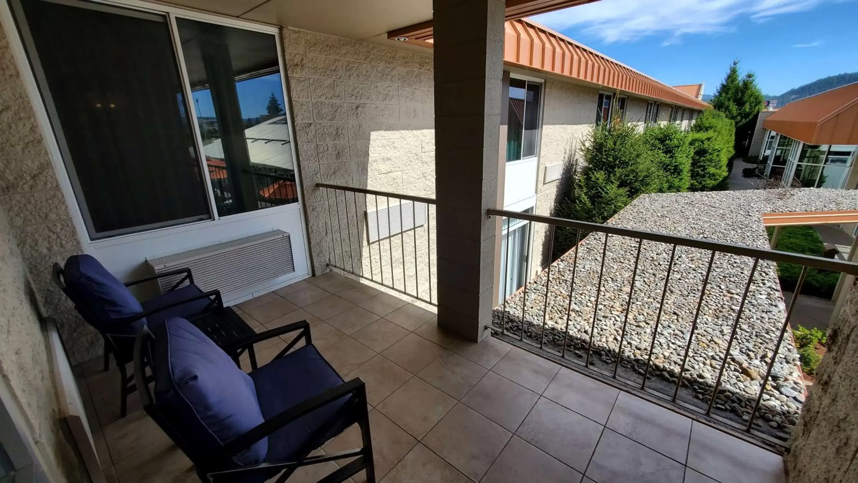 Photo of the whole room, Balcony/Terrace in Best Western Plus Coeur d'Alene Inn