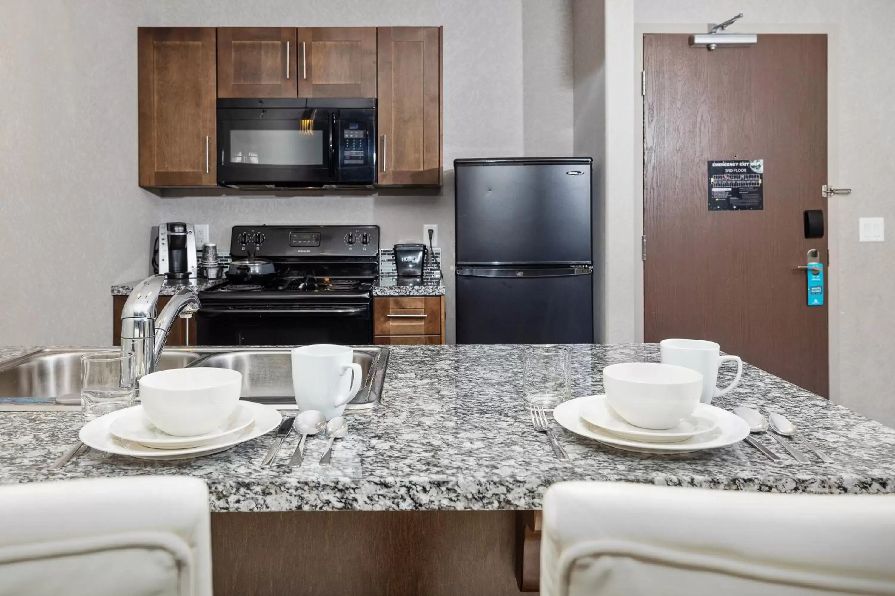 Kitchen or kitchenette, Kitchen/Kitchenette in Home Inn & Suites Yorkton