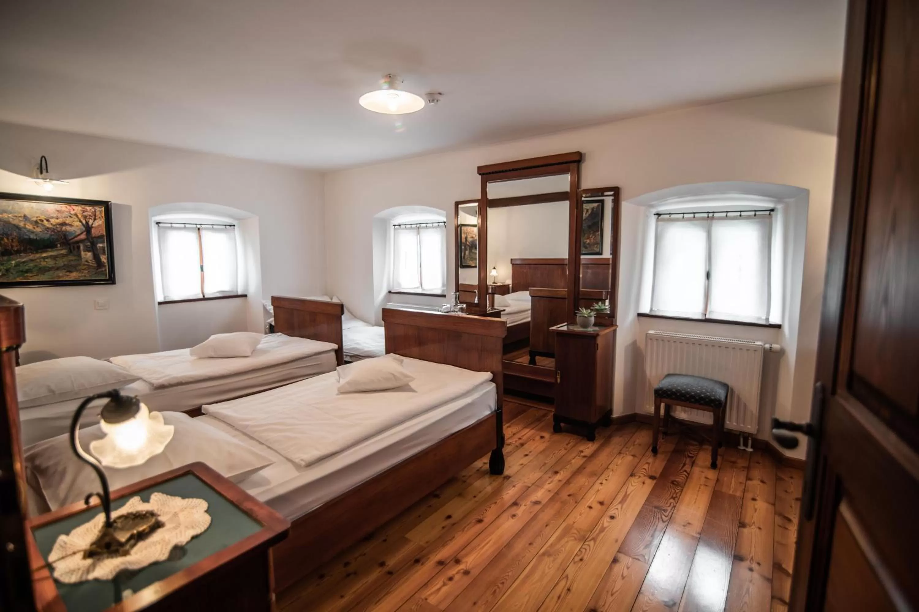 Bed in Hotel Dvor Jezersek Brnik