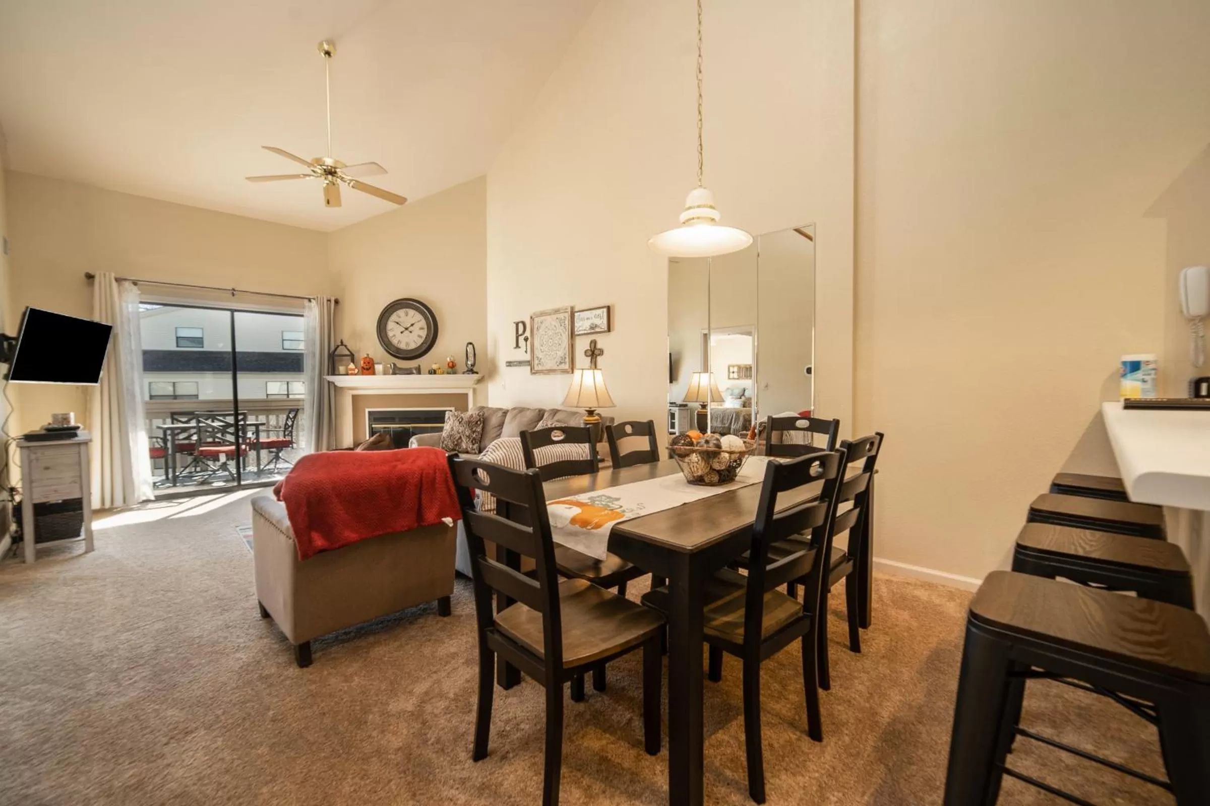 Dining area in Pointe Royale Golf Resort