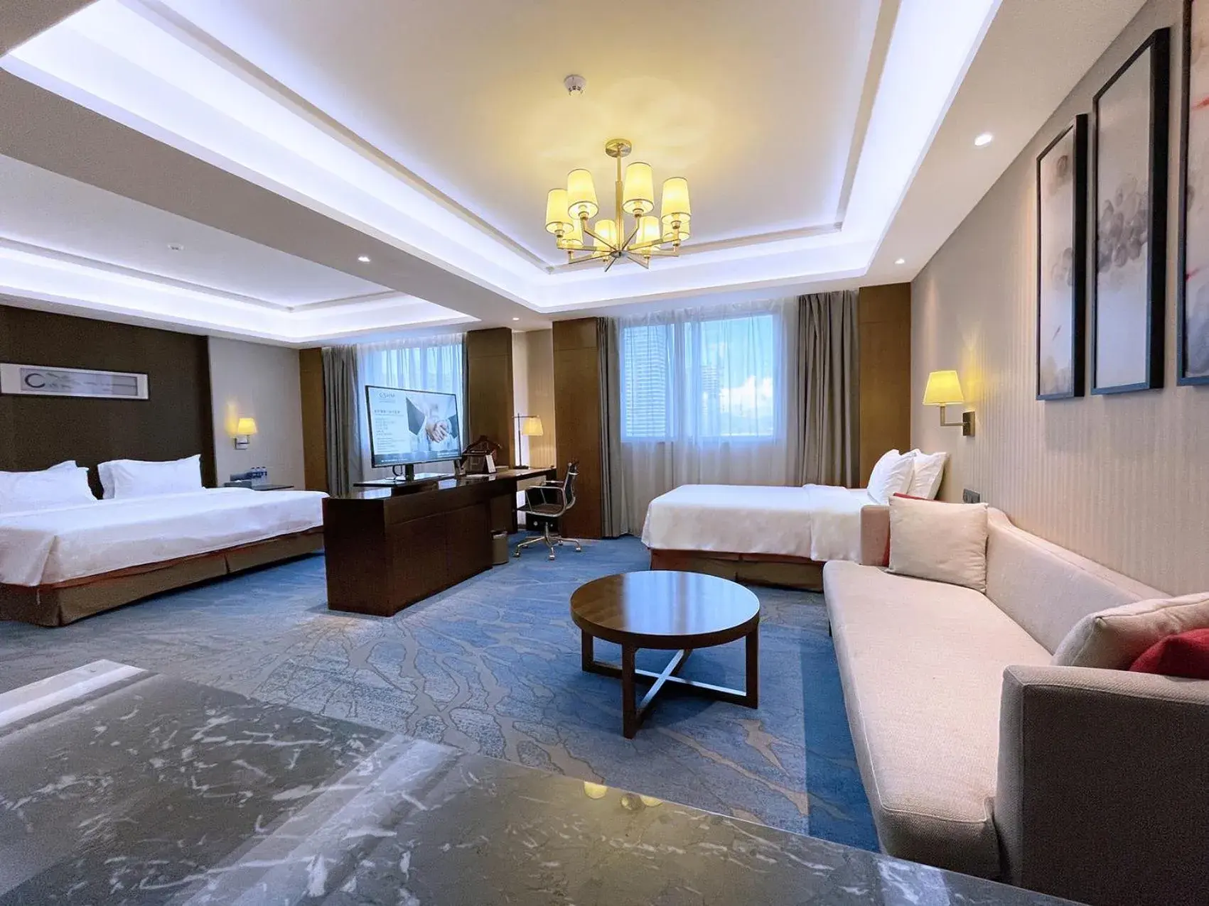 Photo of the whole room, Seating Area in Wan Yue Grand Skylight Hotel