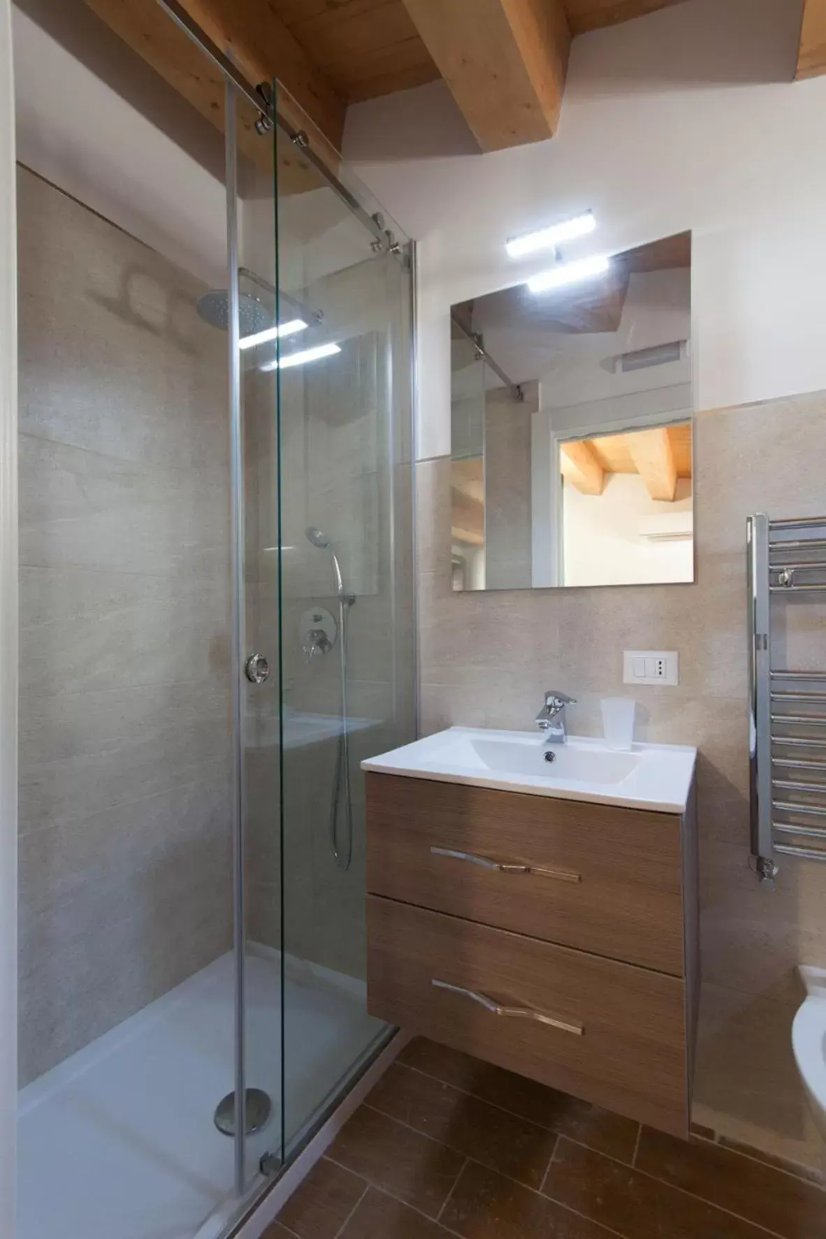 Shower, Bathroom in Verdirooms158