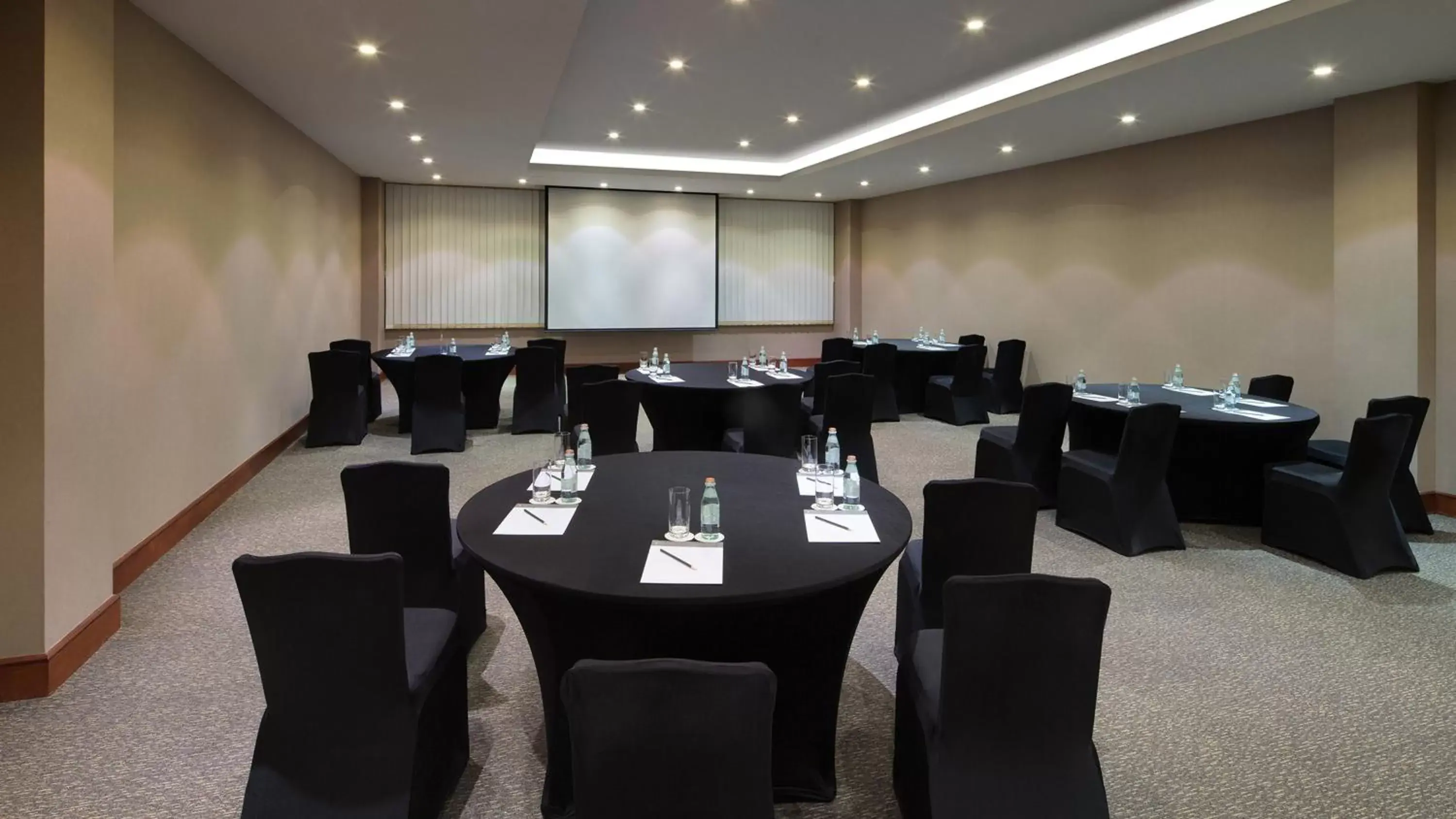 Meeting/conference room, Restaurant/Places to Eat in InterContinental Regency Bahrain, an IHG Hotel