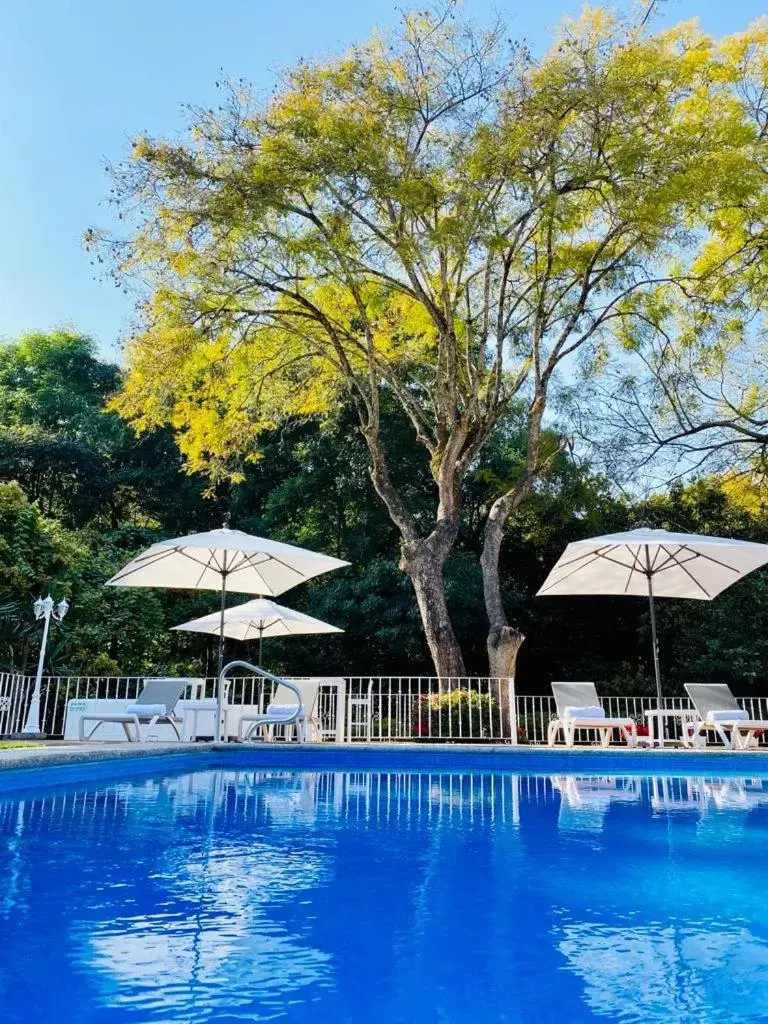 Swimming Pool in Hotel Cala Blanca Cuernavaca