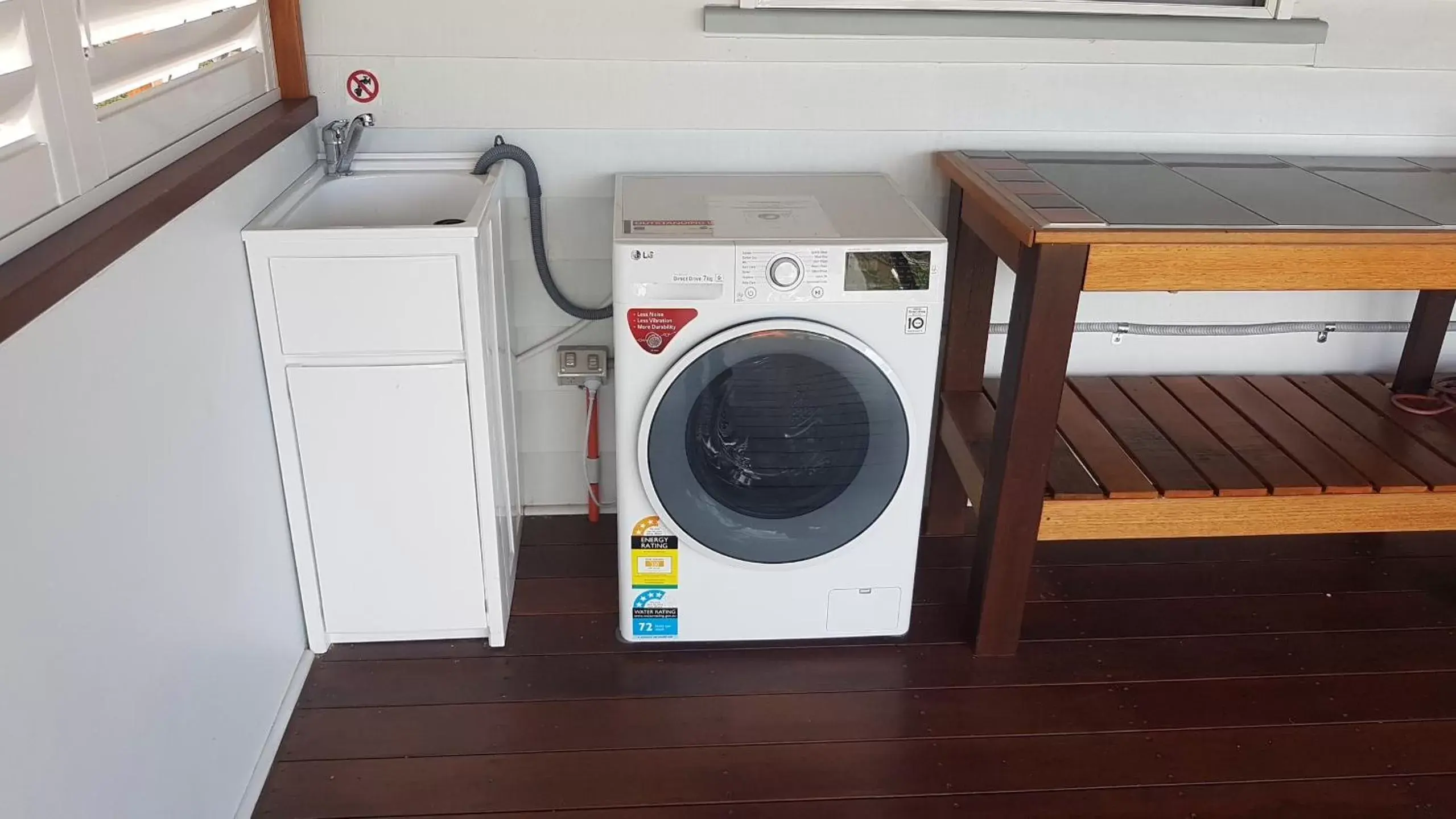 washing machine, Kitchen/Kitchenette in Sustainable B&B by the Bay