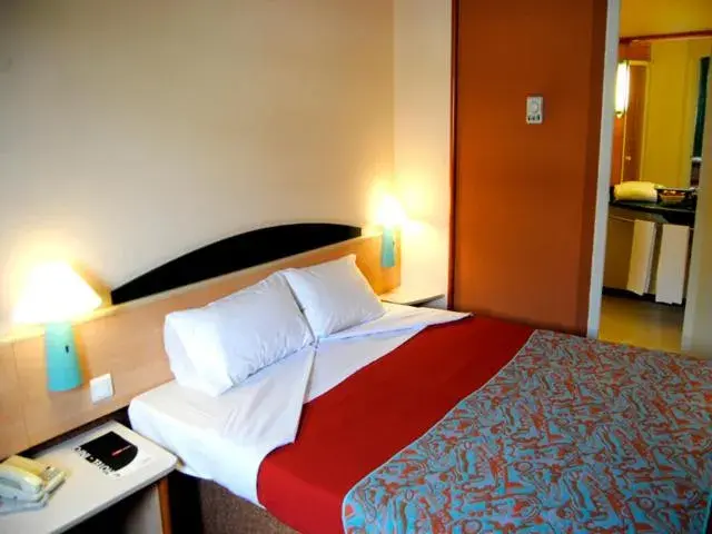 Photo of the whole room, Bed in Hotel Iris Guadalajara