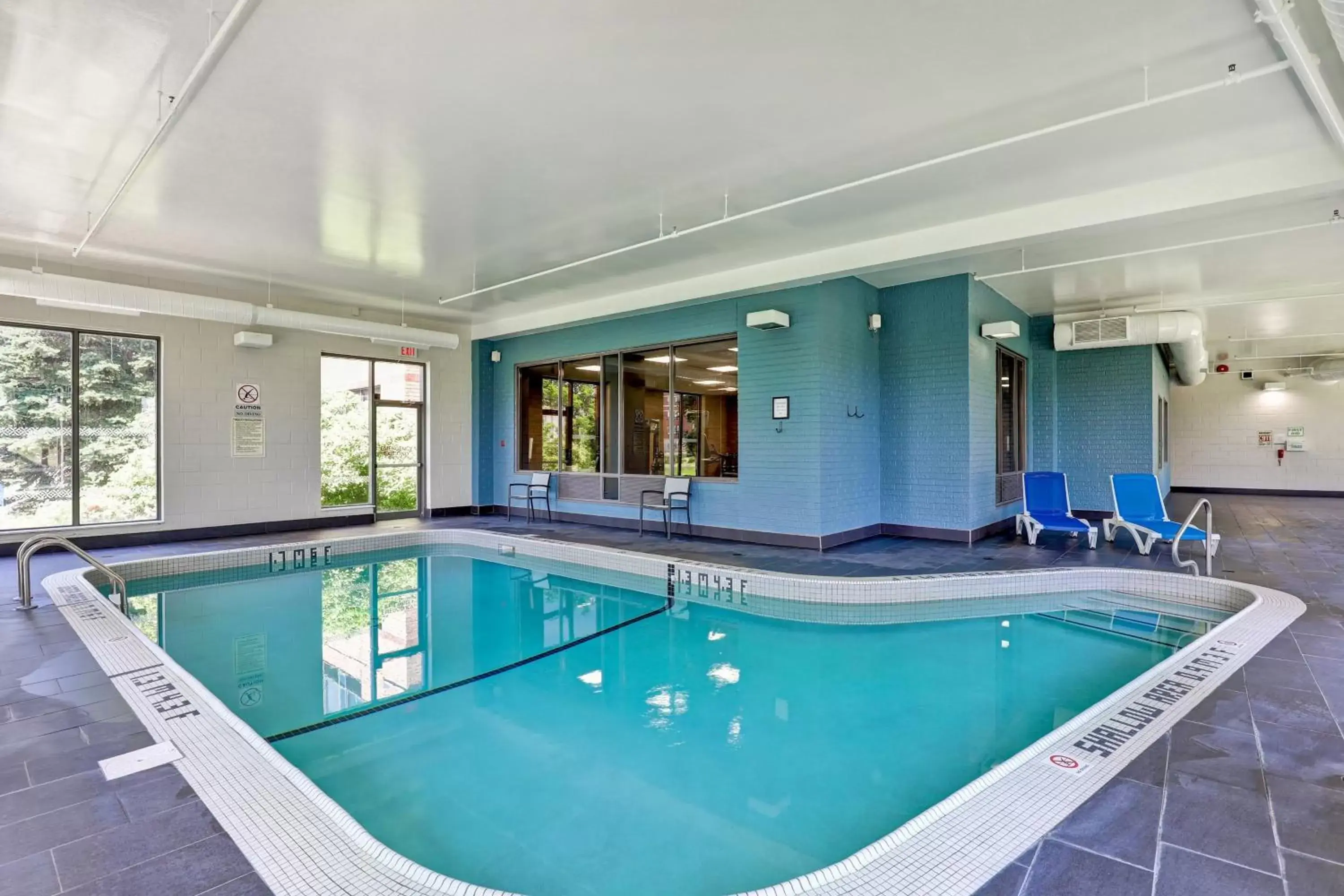 Swimming Pool in Four Points by Sheraton St. Catharines Niagara Suites