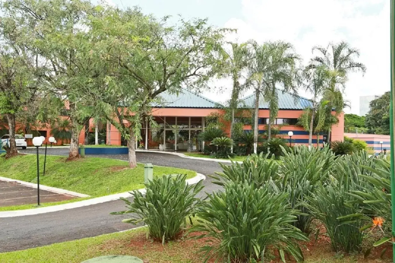 Property building in Hotel Golden Park Ribeirão Preto by Nacional Inn Property building in Hotel Golden Park Ribeirão Preto by Nacional Inn