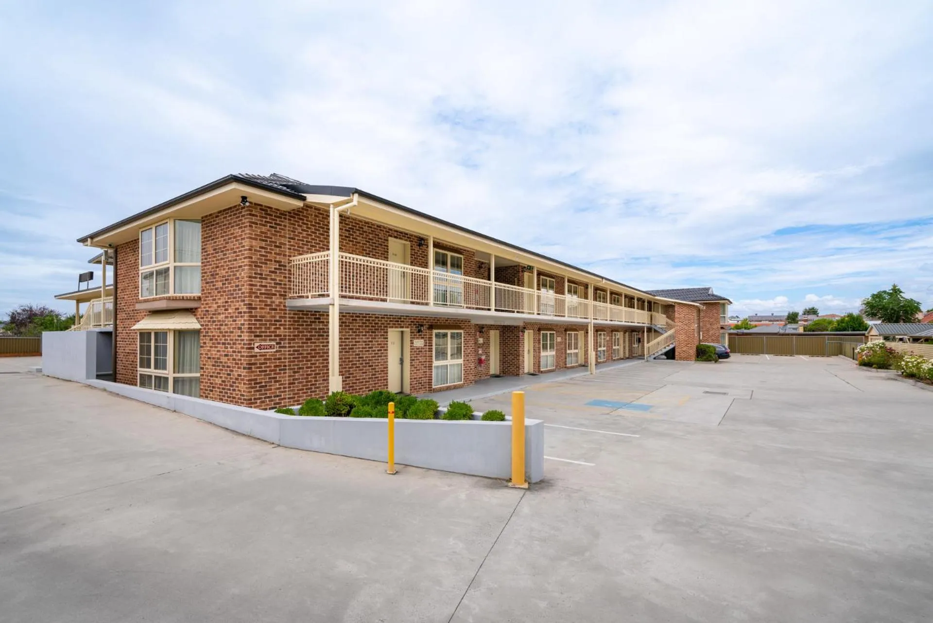 Property building in Heritage Inn Bathurst