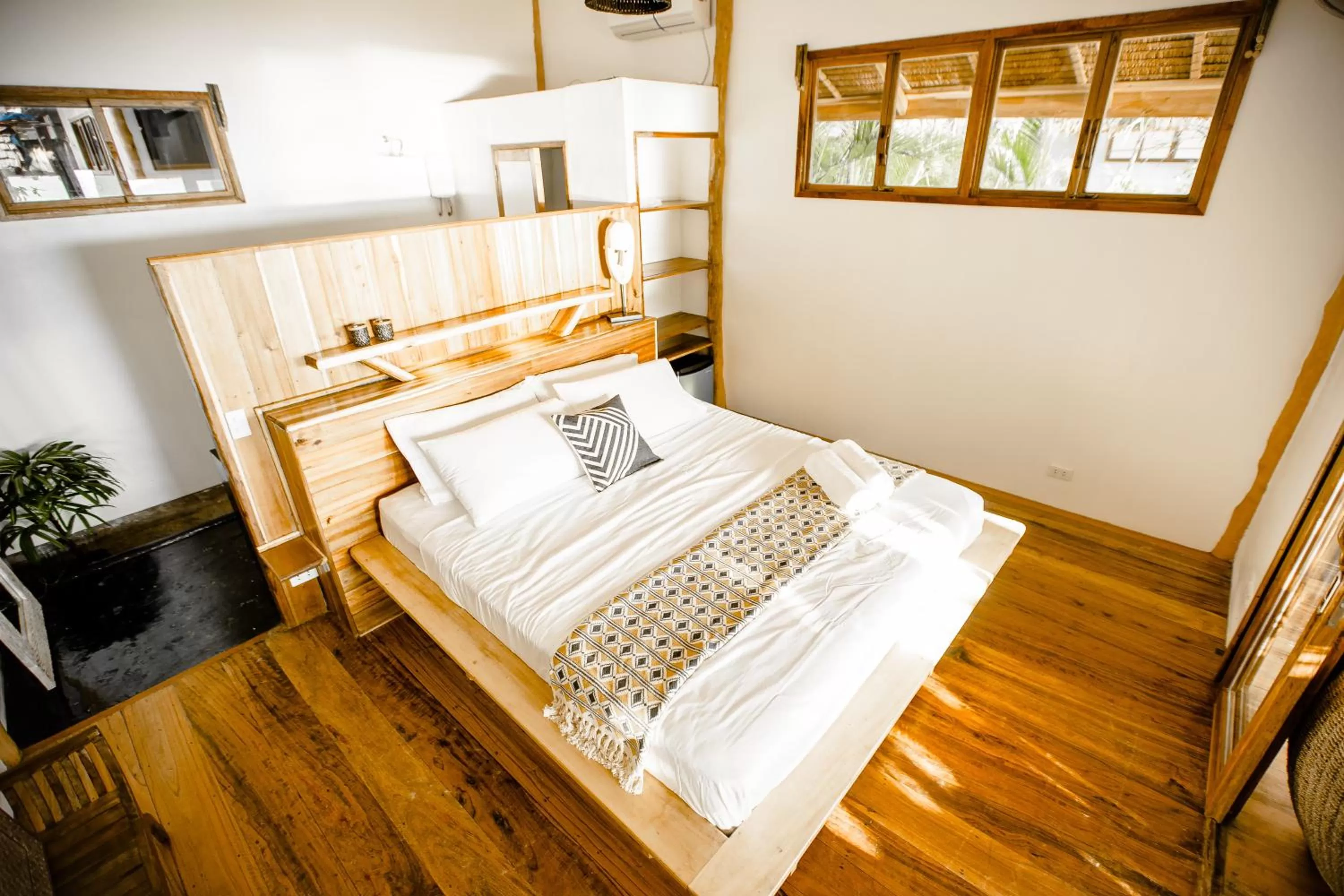 Bungalow - Beach Front in Maligaya Beach Bungalows