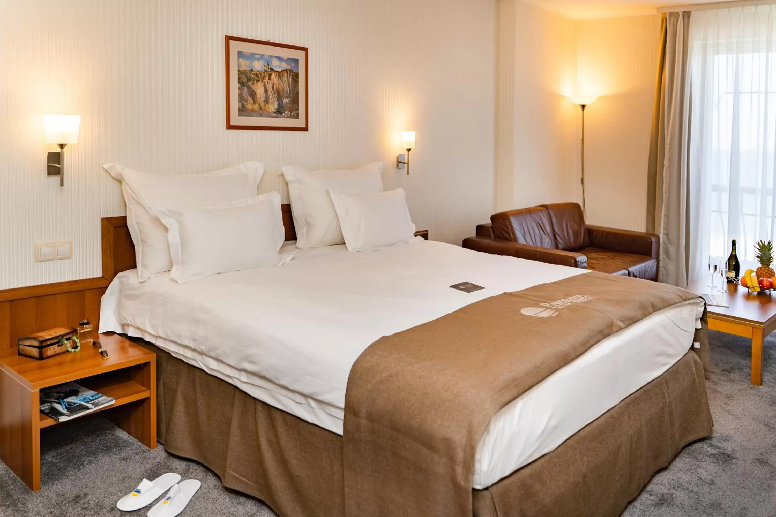 Bed in Panorama Hotel - Free EV Charging Station Bed in Panorama Hotel - Free EV Charging Station