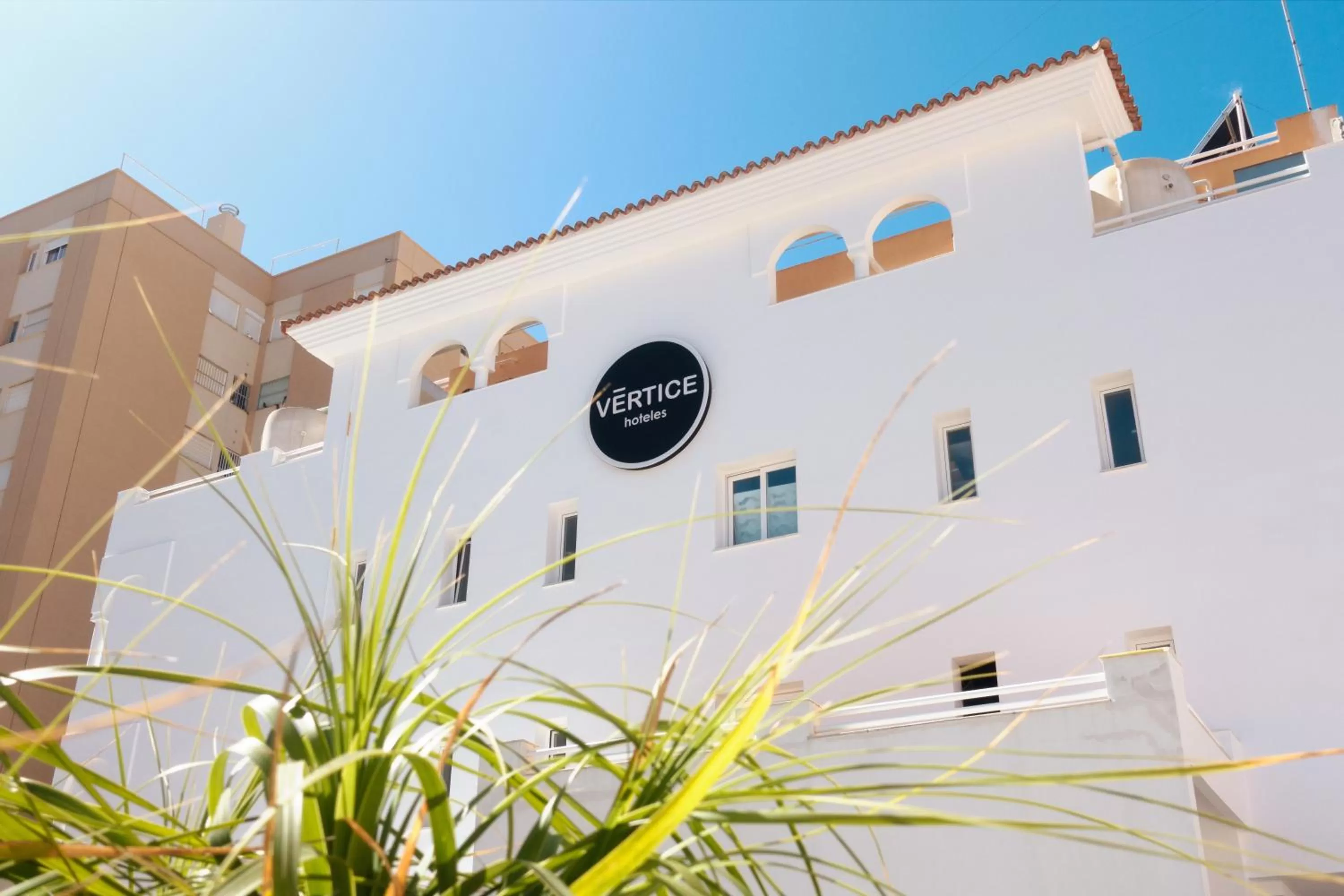 Facade/entrance, Property Building in Hotel Vértice Chipiona Mar