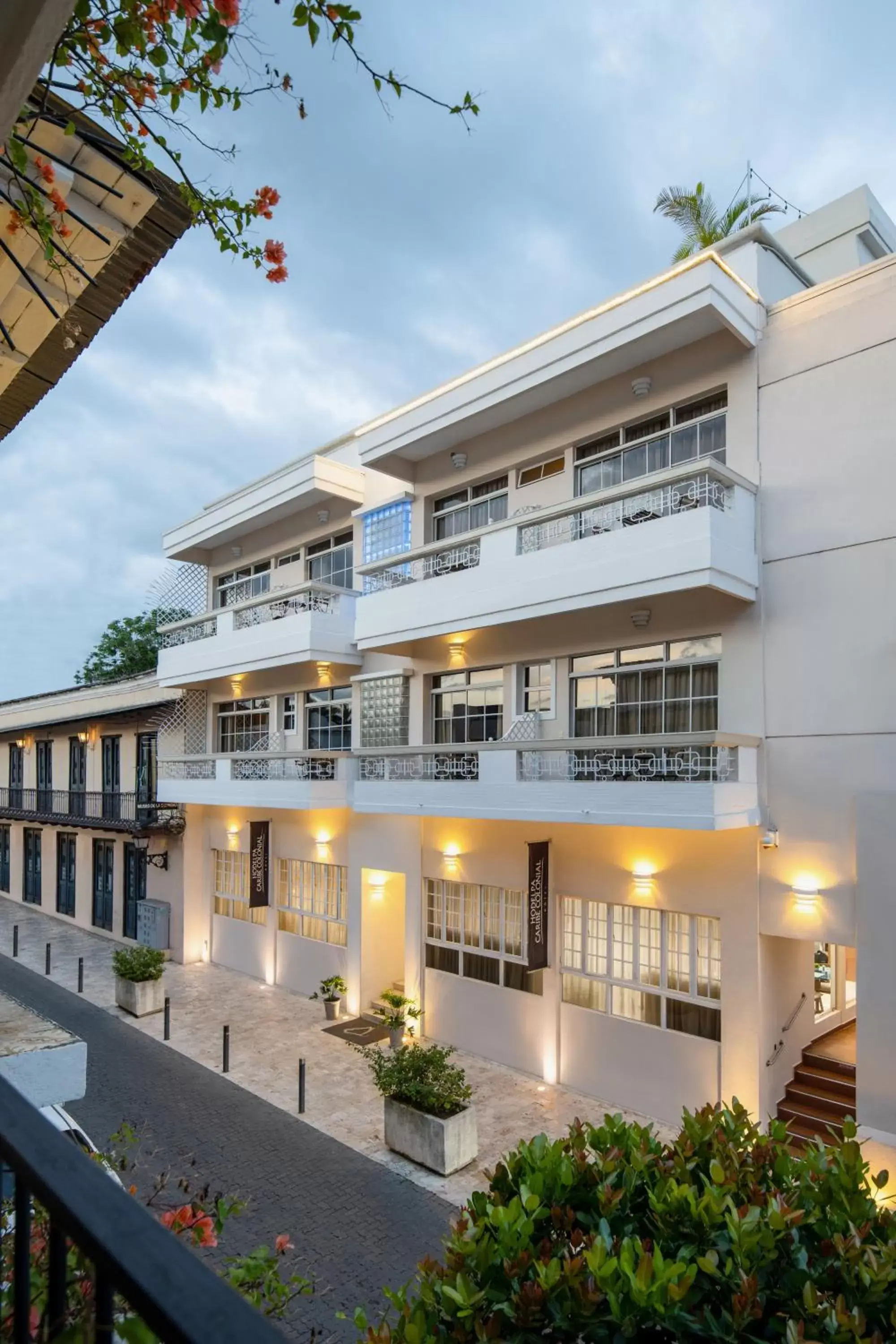 Facade/entrance, Property Building in Hodelpa Caribe Colonial