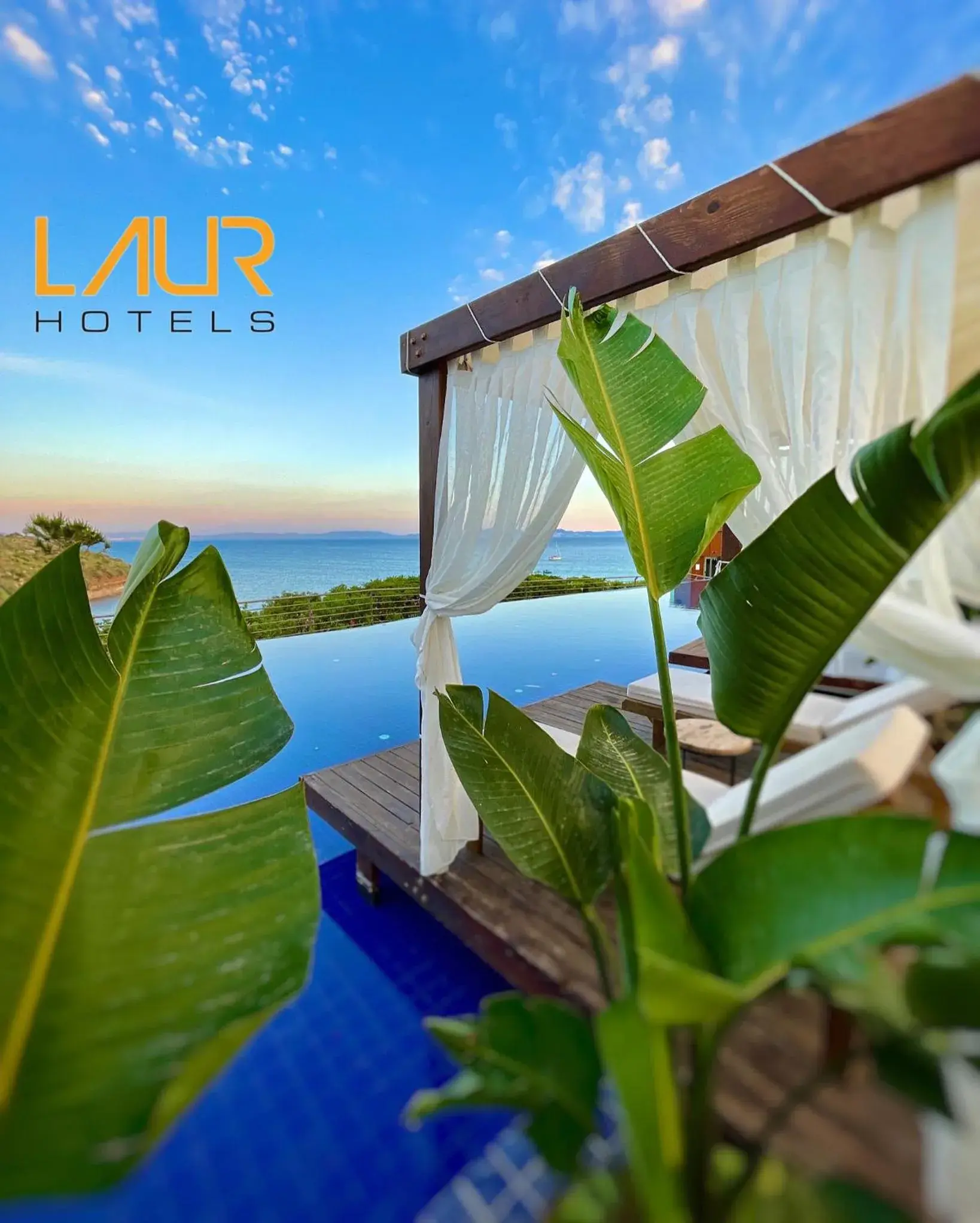 Swimming Pool in LAUR HOTELS Experience & Elegance