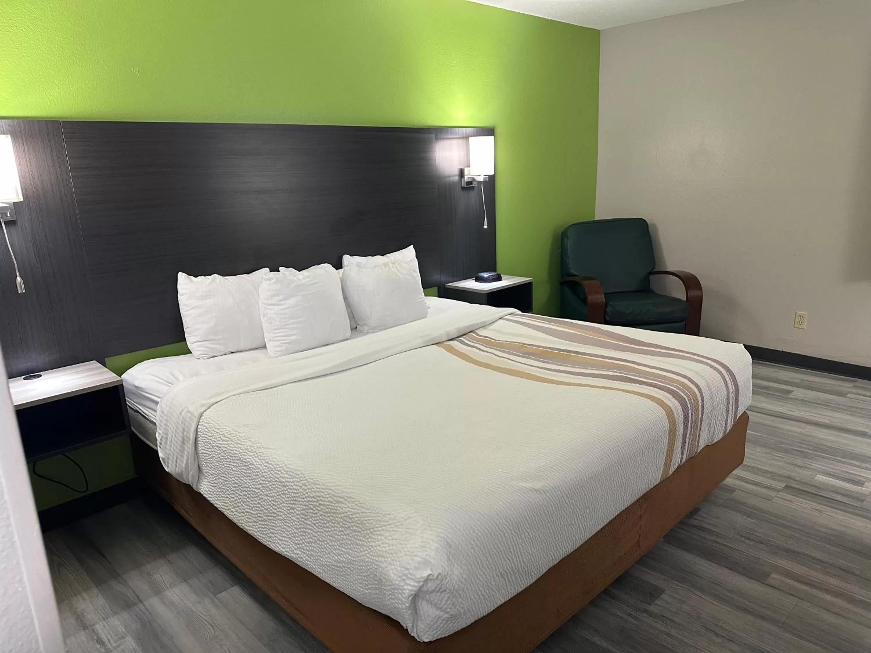 Bedroom, Bed in La Quinta Inn by Wyndham Omaha Southwest