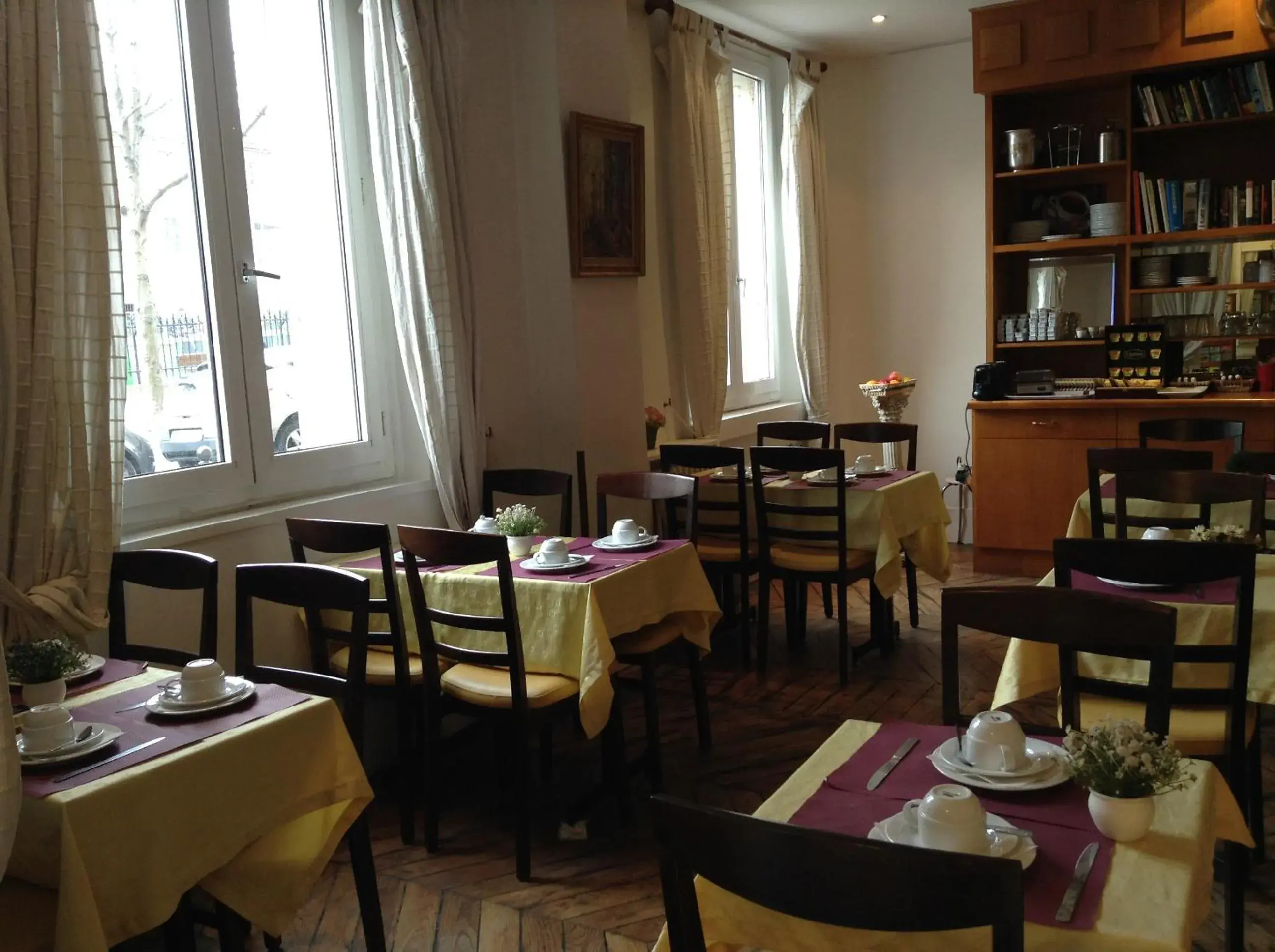 Restaurant/Places to Eat in Hotel Du Square D'Anvers