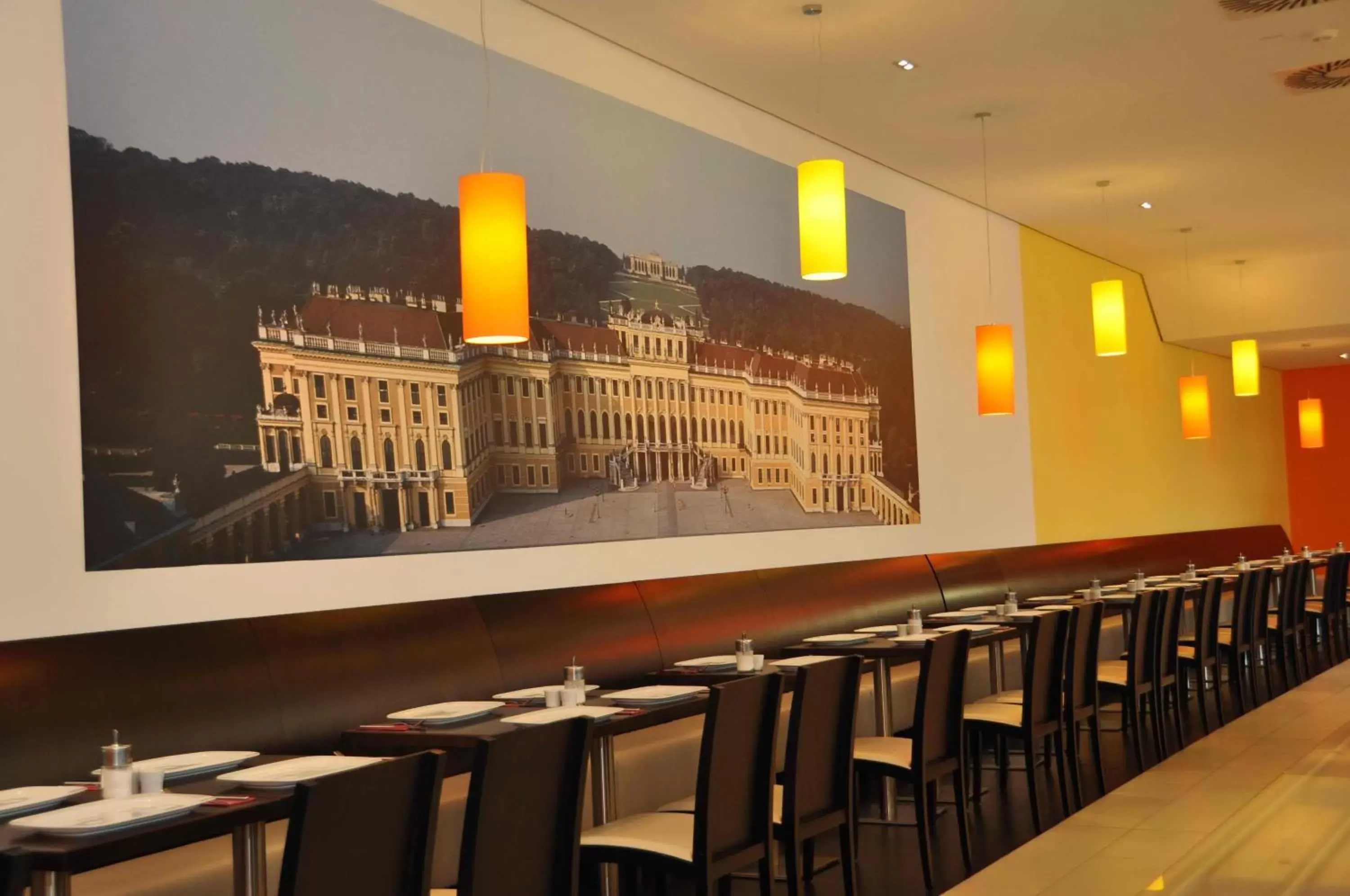 Restaurant/places to eat in Leonardo Hotel Vienna Schönbrunn