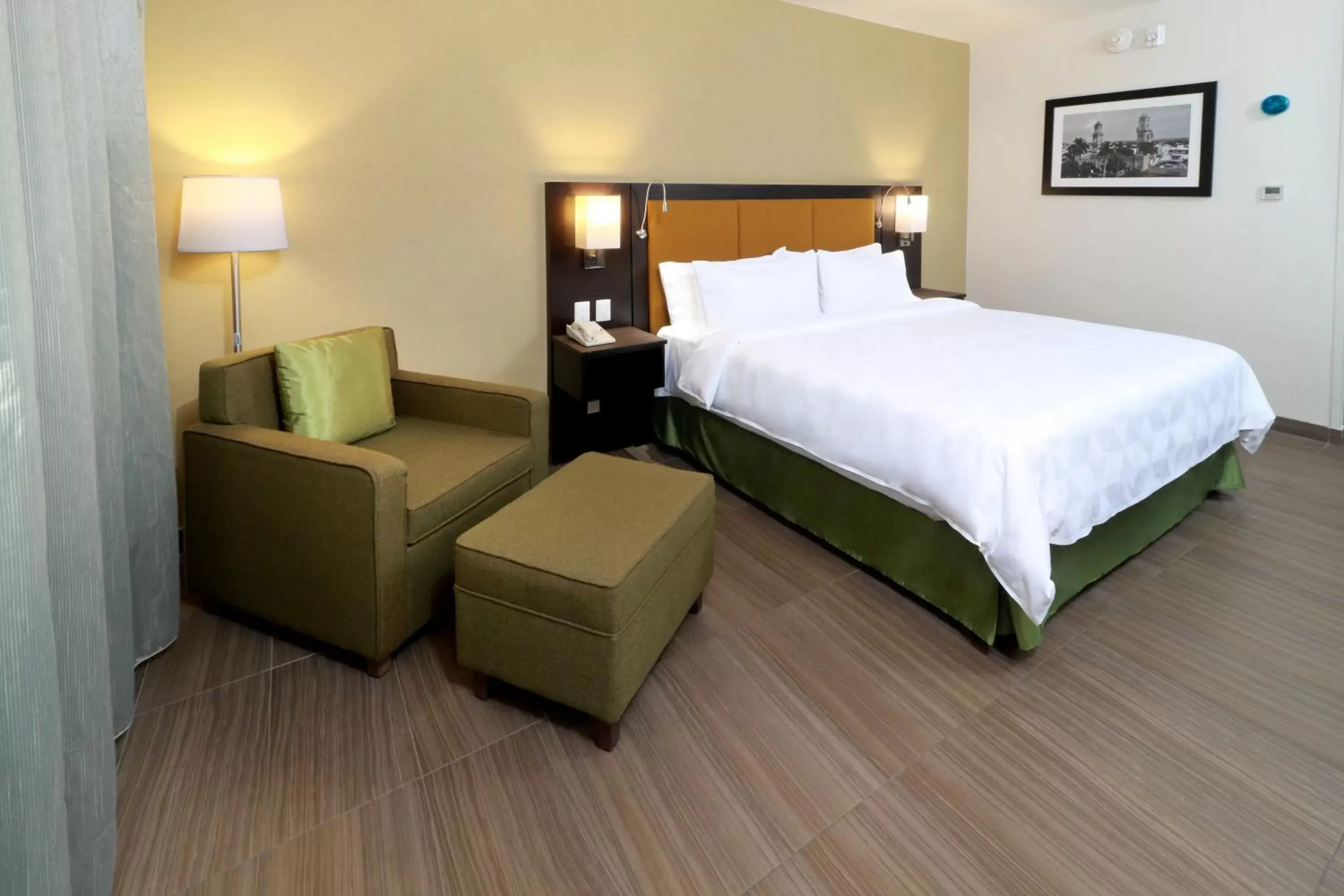 Bed in Holiday Inn Tampico-Altamira, an IHG Hotel