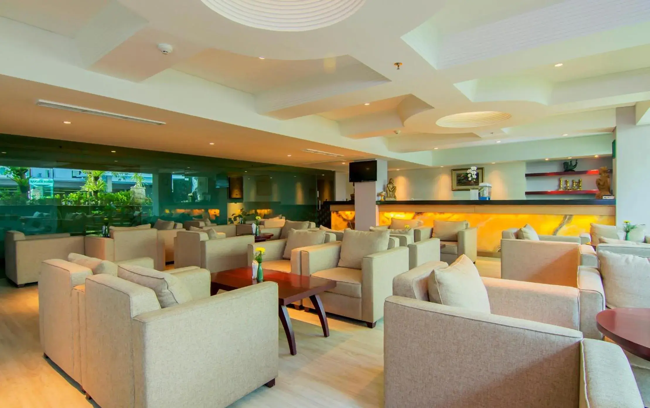 Restaurant/places to eat, Lounge/Bar in Bintang Kuta Hotel