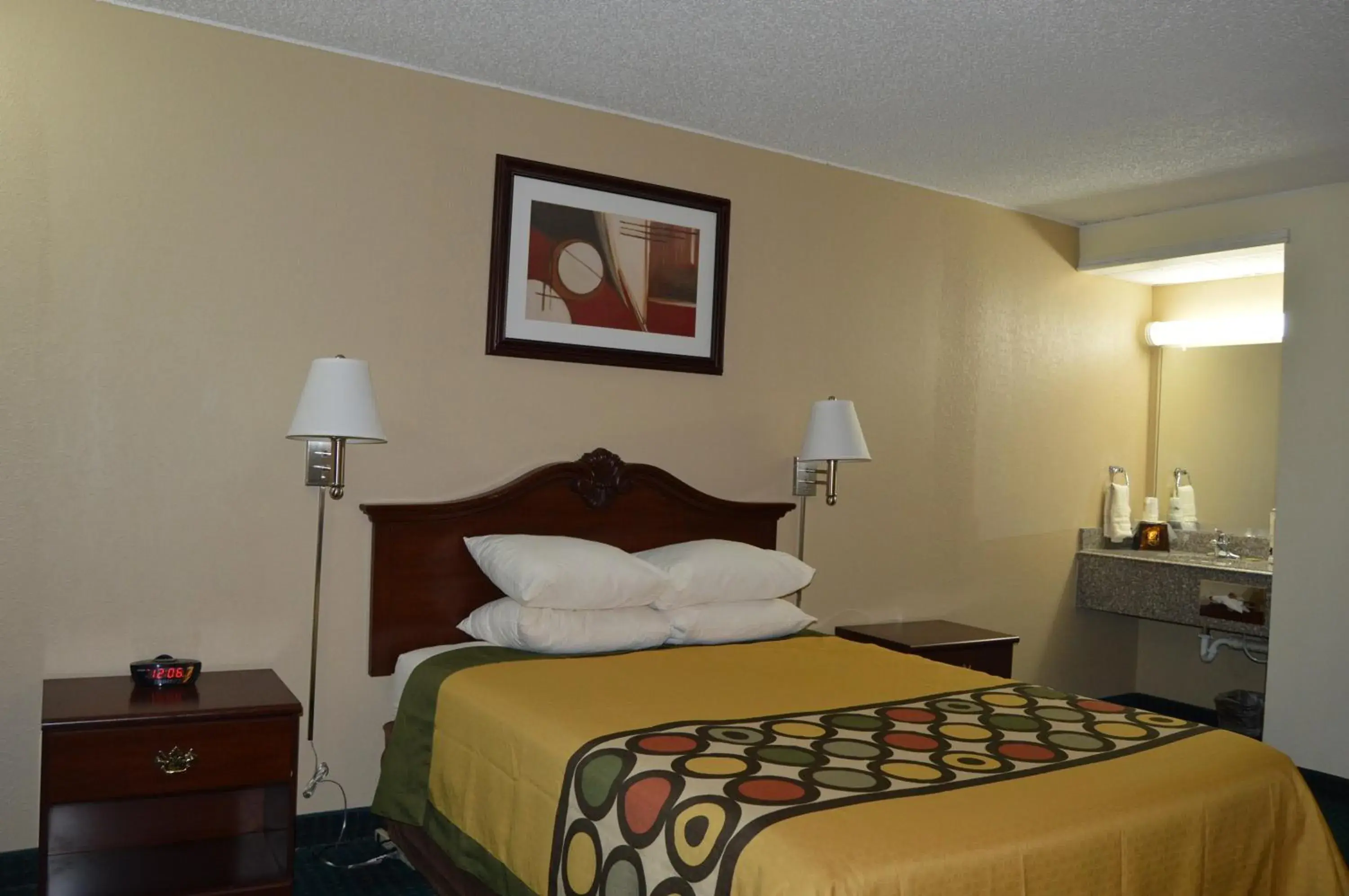 King Room- Non-Smoking in Super 8 by Wyndham Clinton