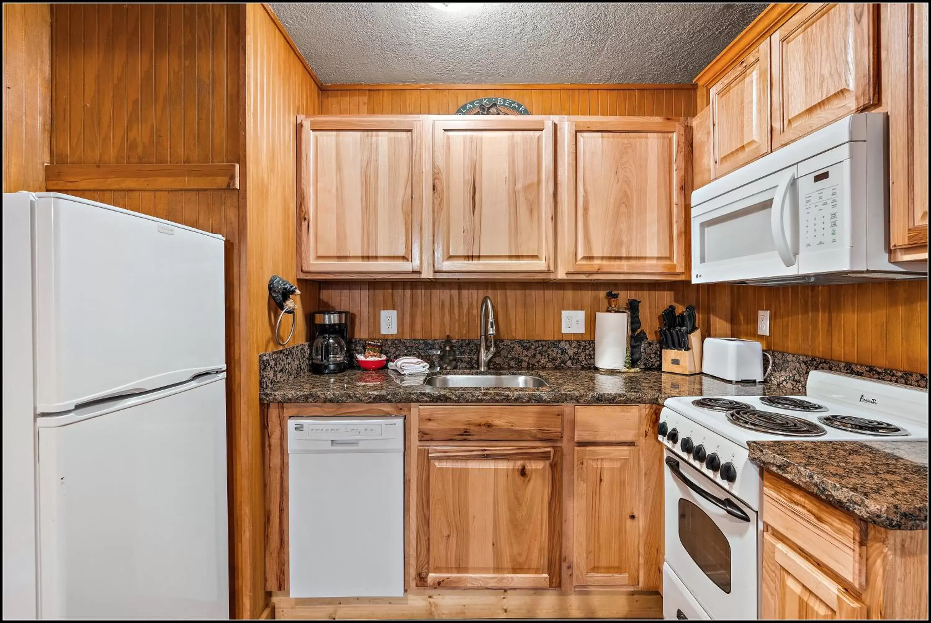 Coffee/tea facilities, Kitchen/Kitchenette in Brundage Bungalows