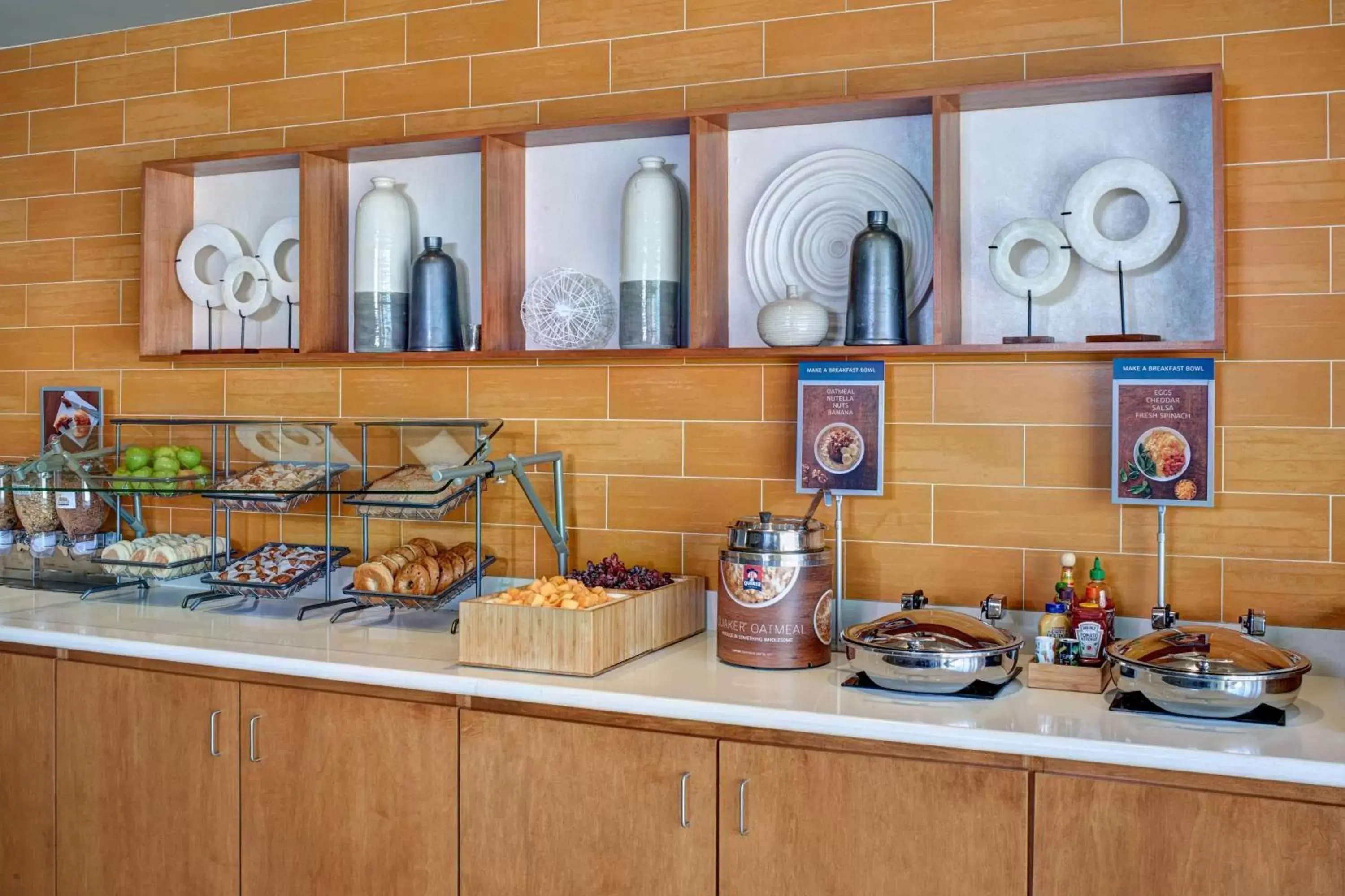 Breakfast, Kitchen/Kitchenette in SpringHill Suites by Marriott Saginaw