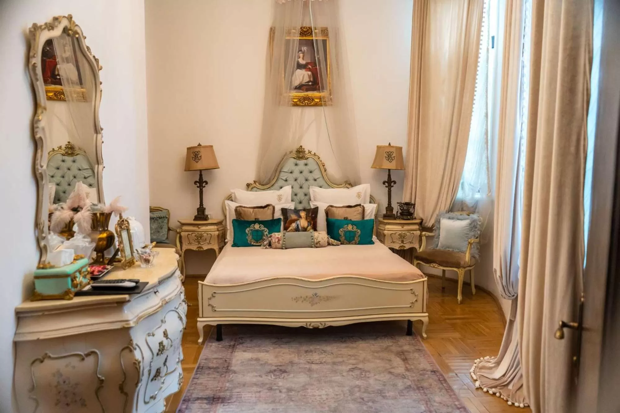 Bed in Conacul Coroanei Luxury Boutique Hotel