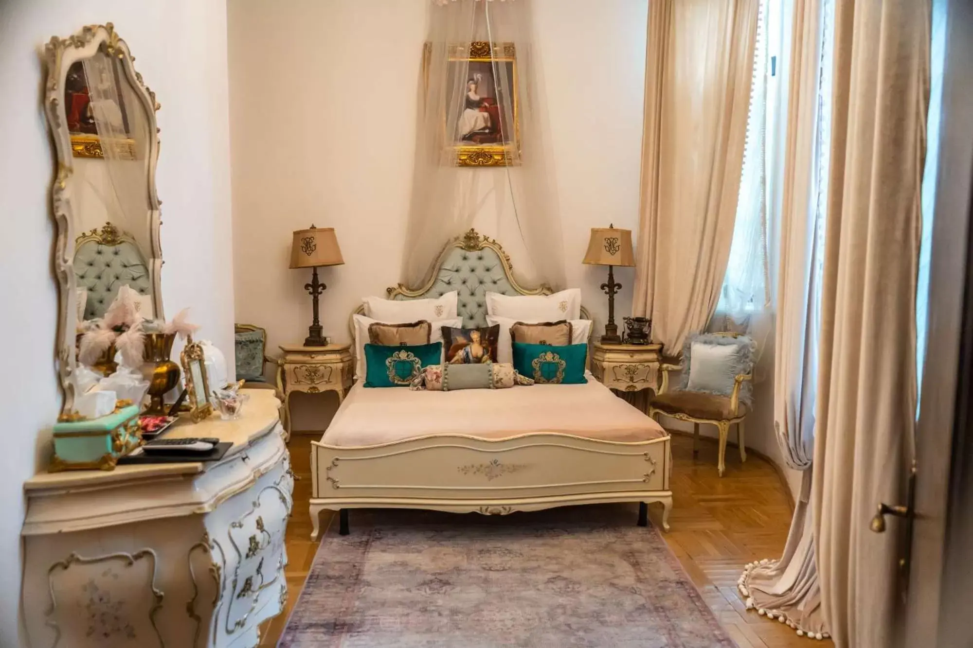 Bed in Conacul Coroanei Luxury Boutique Hotel Bed in Conacul Coroanei Luxury Boutique Hotel