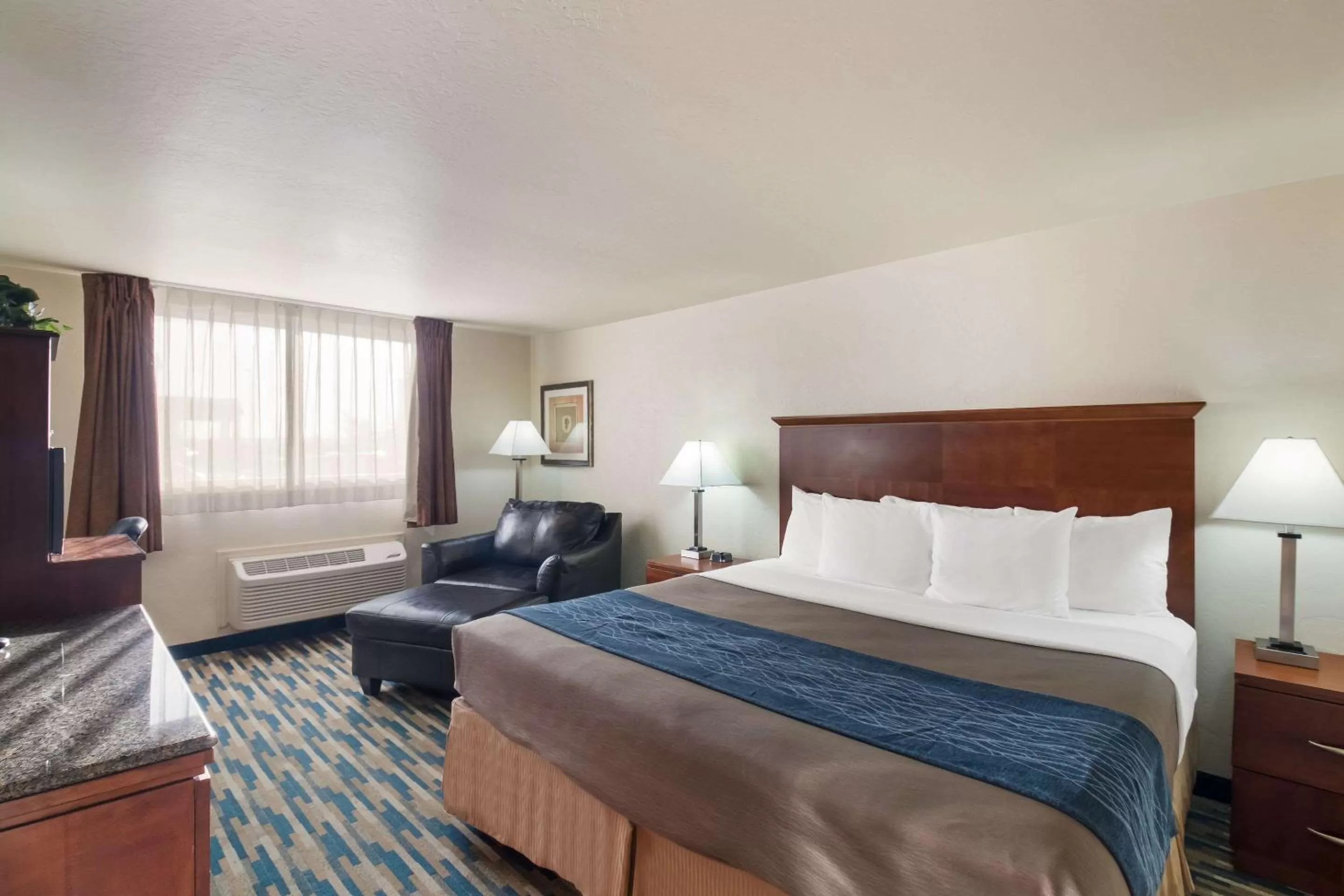 Bedroom, Bed in Rodeway Inn Fort Morgan