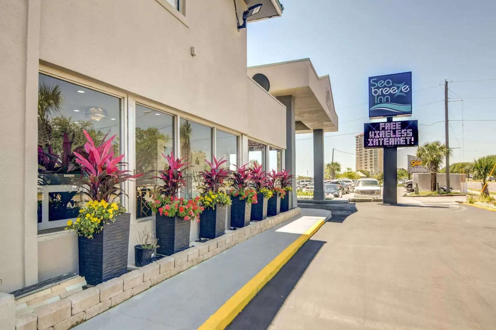 Facade/entrance, Property Building in Seabreeze Inn - Fort Walton