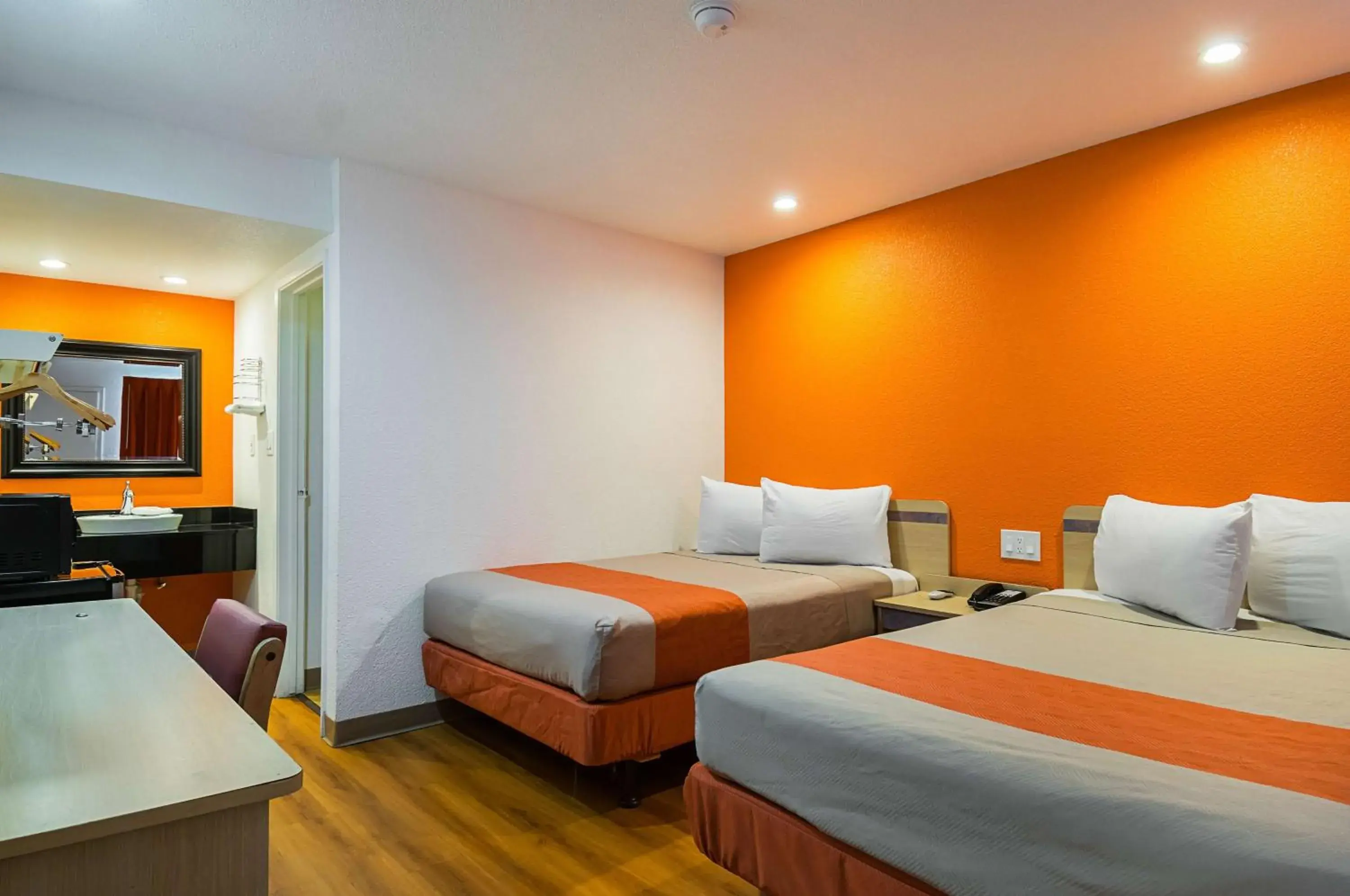 Photo of the whole room, Bed in Motel 6 Lost Hills / Buttonwillow Racetrack Photo of the whole room, Bed in Motel 6 Lost Hills / Buttonwillow Racetrack