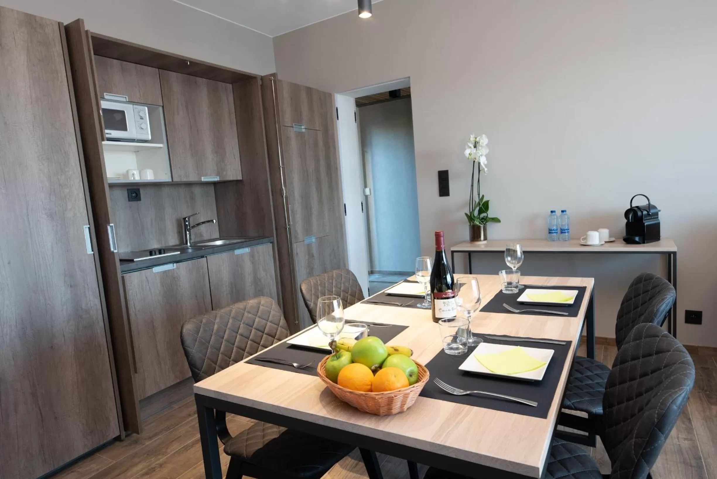 Kitchen or kitchenette in Golden Lakes Hotel