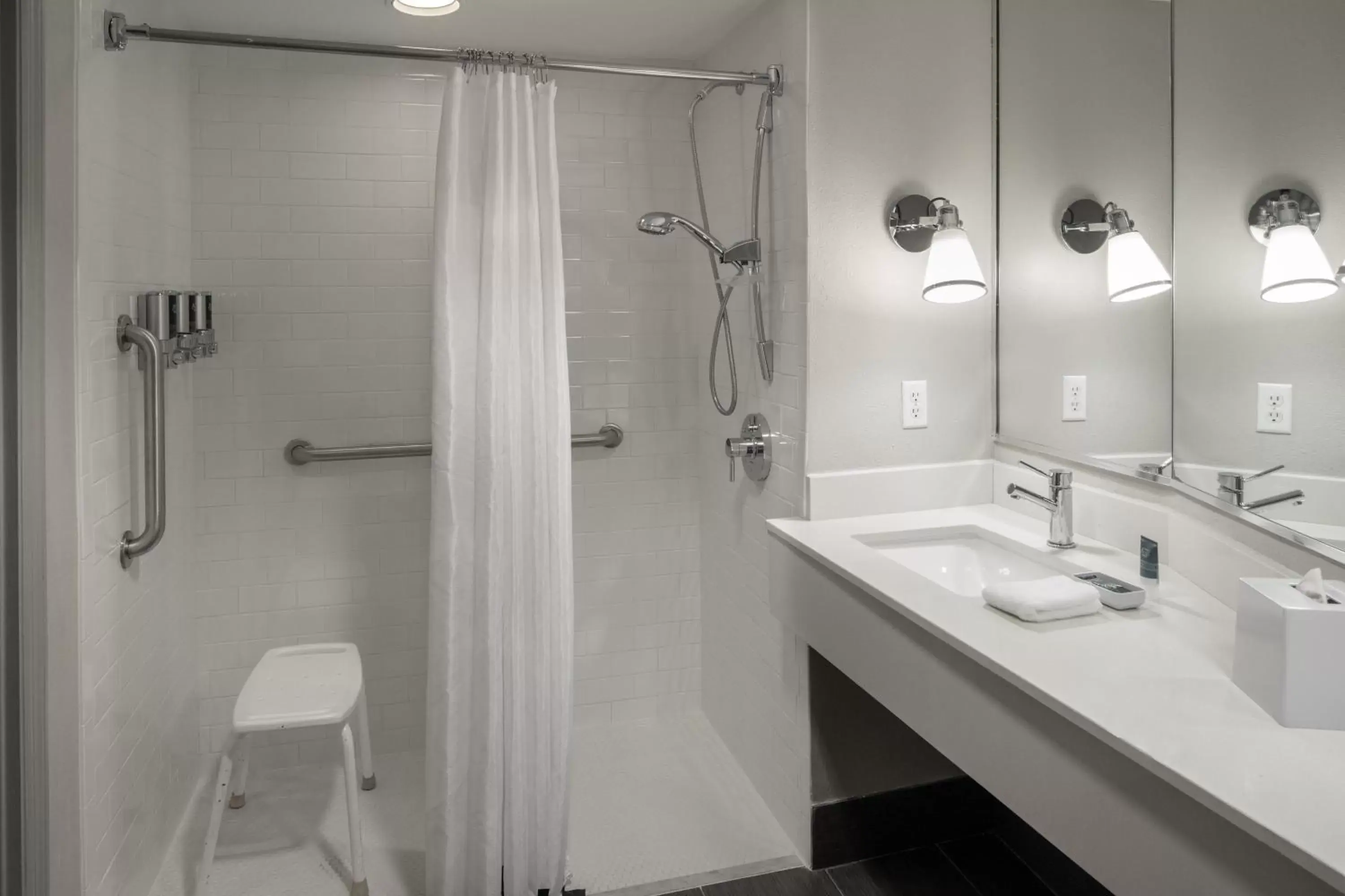 Bathroom in Four Points by Sheraton Orlando International Drive