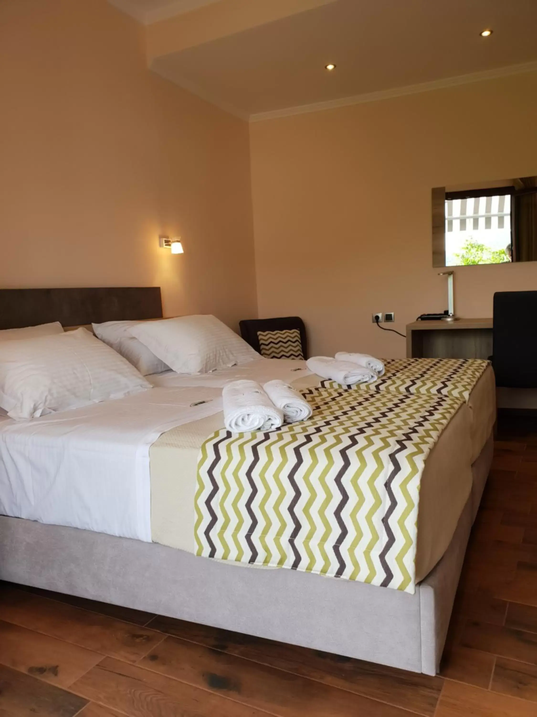 Photo of the whole room, Bed in Mondeus Inn Luxury